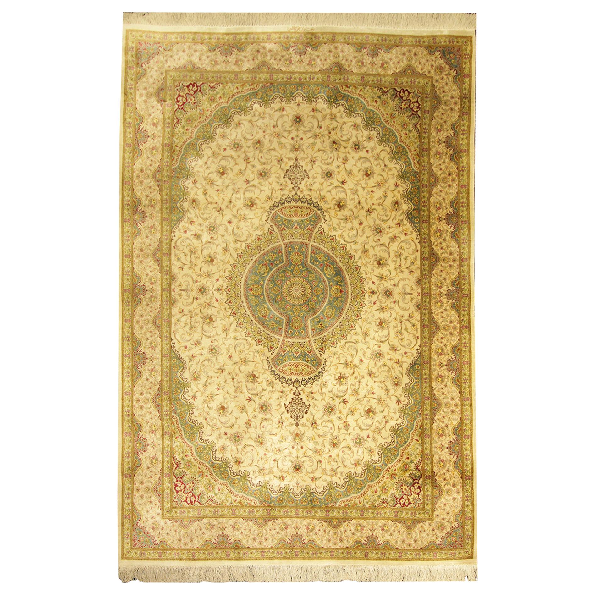 Handgefertigter türkischer Seidenteppich, traditioneller grüner orientalischer Teppich