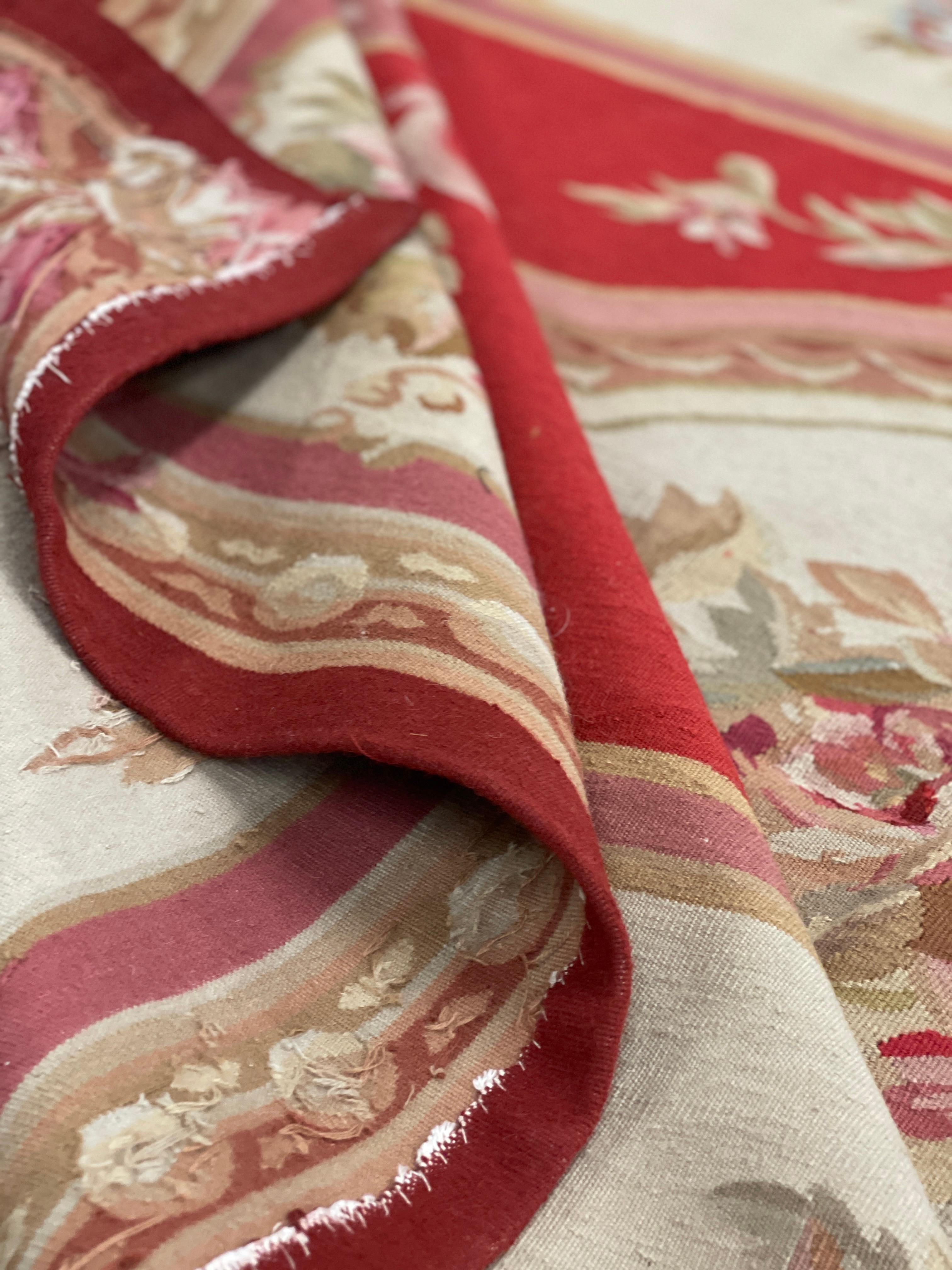 Alfombra hecha a mano Alfombra Aubusson Vintage 1980 francesa- Alfombras de lana roja y beige en venta 1