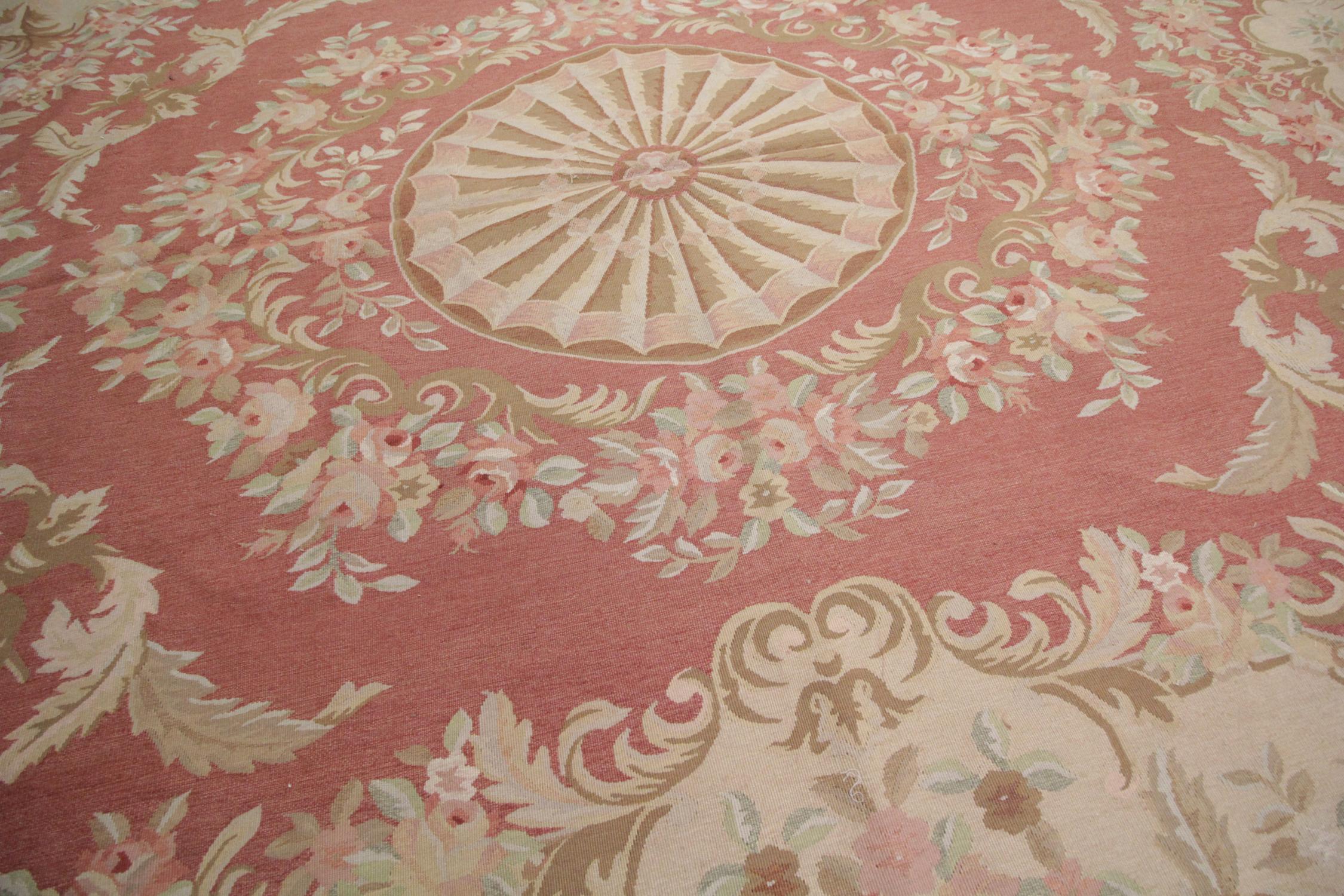 Chinese Handmade Carpet Vintage Aubusson Style Rug 1980 French- Pink and Beige Wool Rugs For Sale