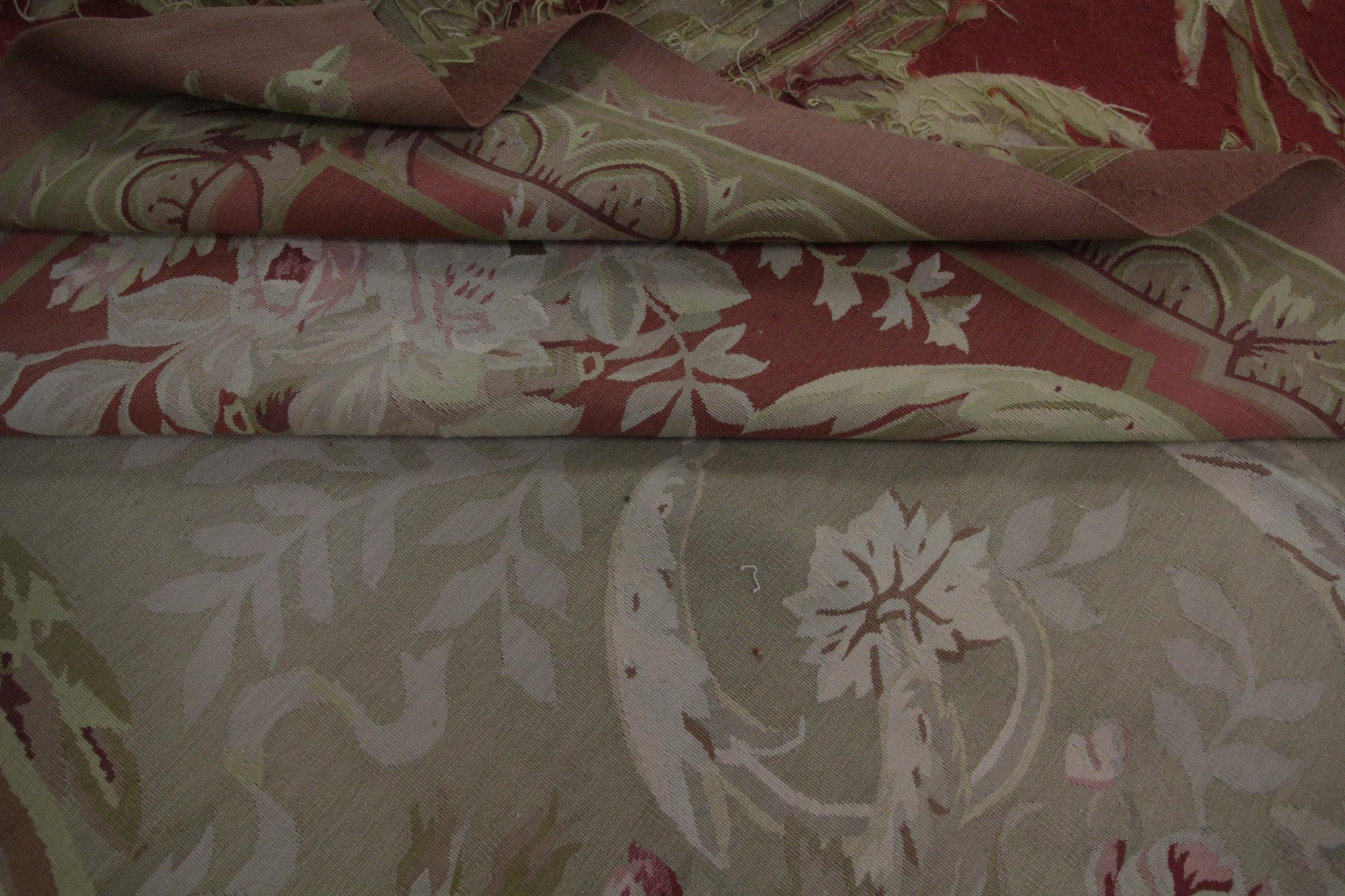 Handgefertigter Teppich im Aubusson-Stil, extra großer Wandteppich aus traditioneller Wolle im Angebot 3