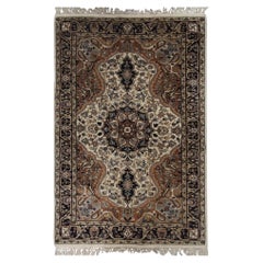 Handgefertigter indischer orientalischer Teppich, Vintage, Wohnzimmerteppich aus cremefarbener Wolle, Verkauf