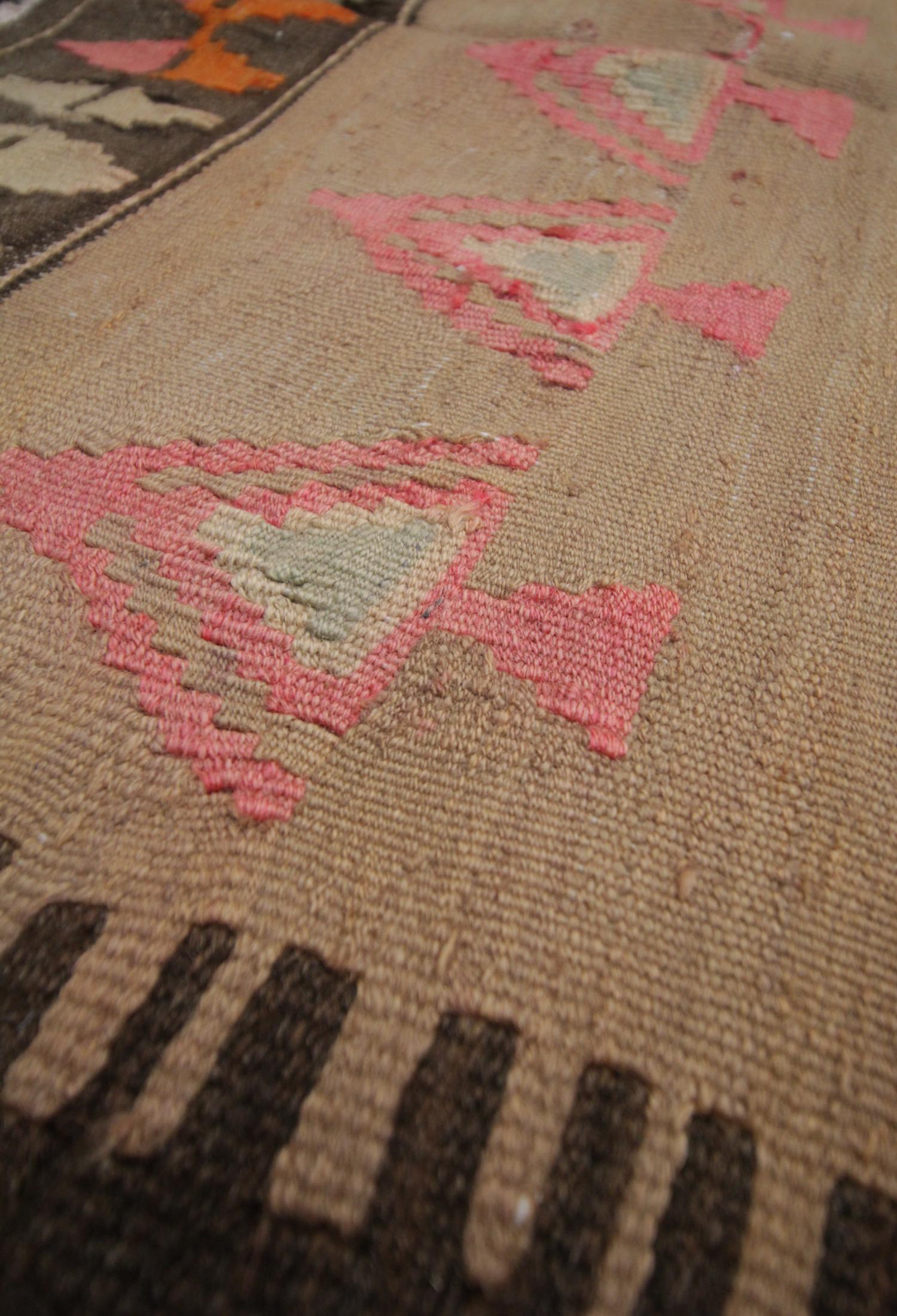 Handmade Carpet Vintage Kilim Rug, Traditional Tribal Red Wool Area Rug In Excellent Condition For Sale In Hampshire, GB