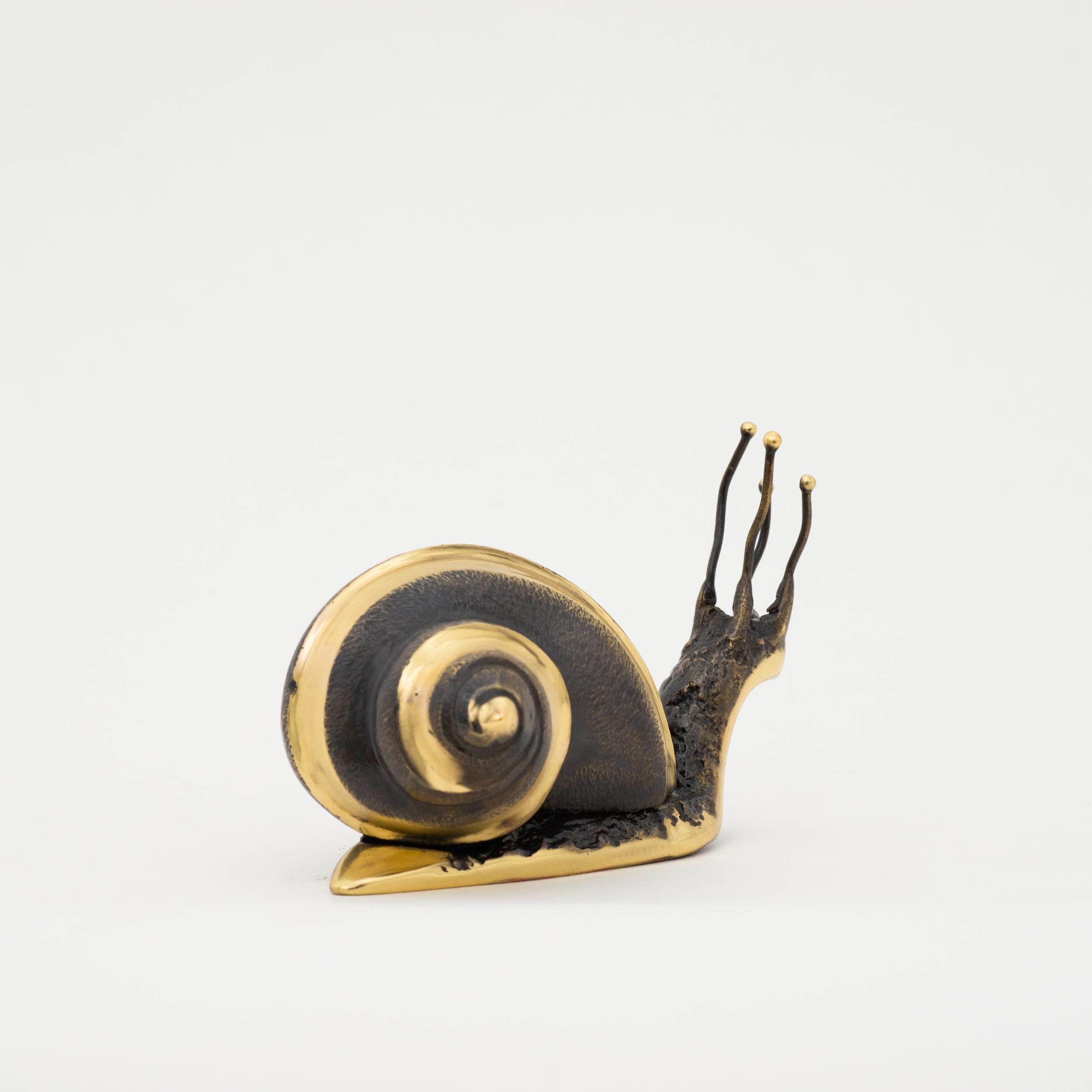 Each of these exquisite solid brass snails is handmade individually with incredible detail. Cast using very traditional techniques, the noble material is aged unveiling a beautiful patina and finished with highlights.

Slight variations in the