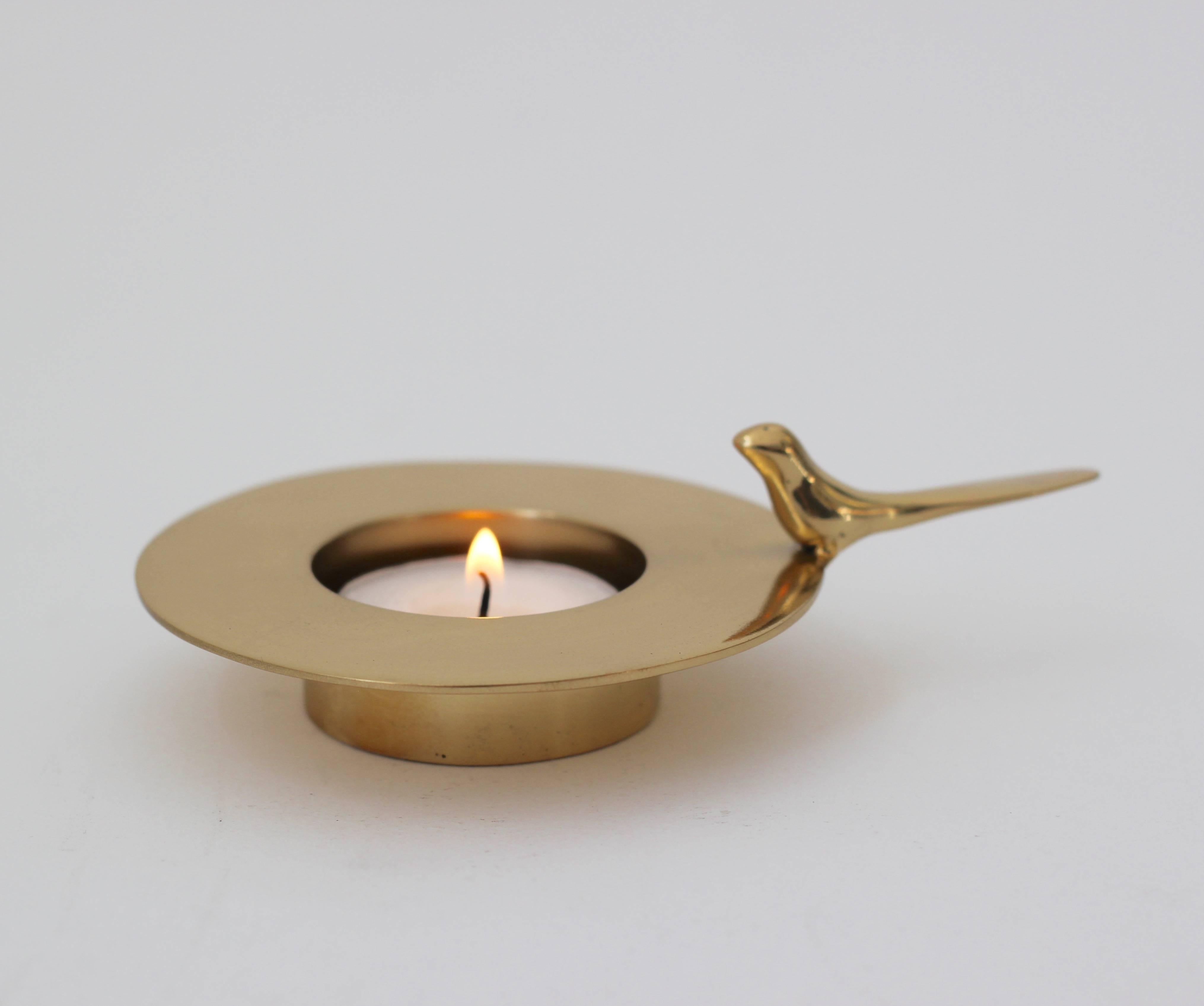 Handmade Cast Brass One Bird Tea Light Candleholder with Polished Finish In New Condition In London, GB