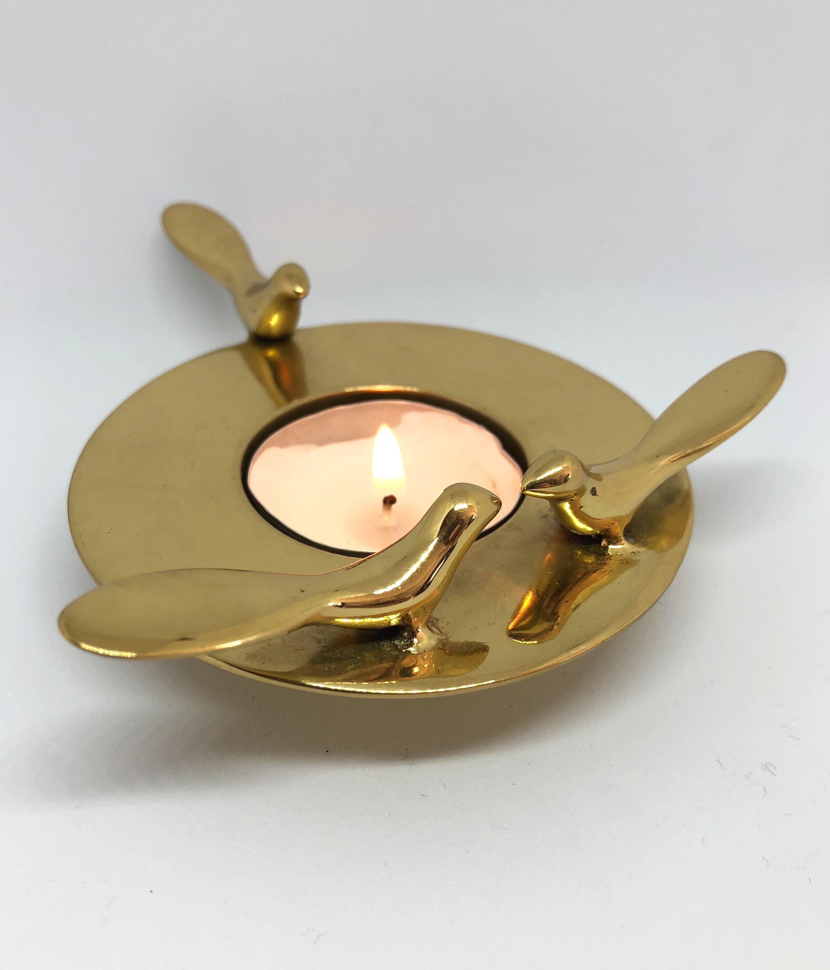 Handmade Cast Brass T-Light Candle-holder with Three Birds In New Condition For Sale In London, GB