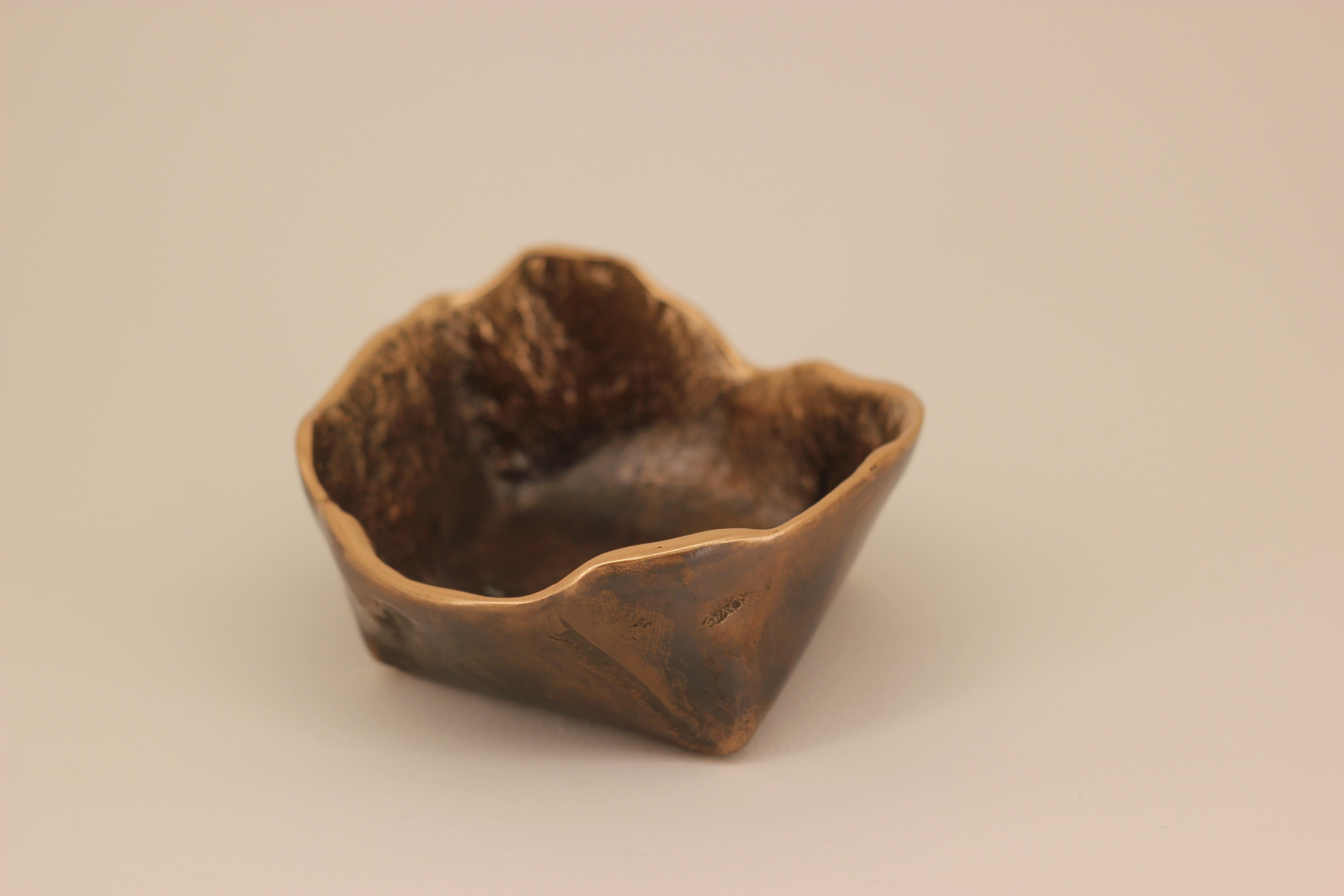 Handmade Cast Bronze Bowl Inspired by Wabi-Sabi, Vide-Poche (Indisch)