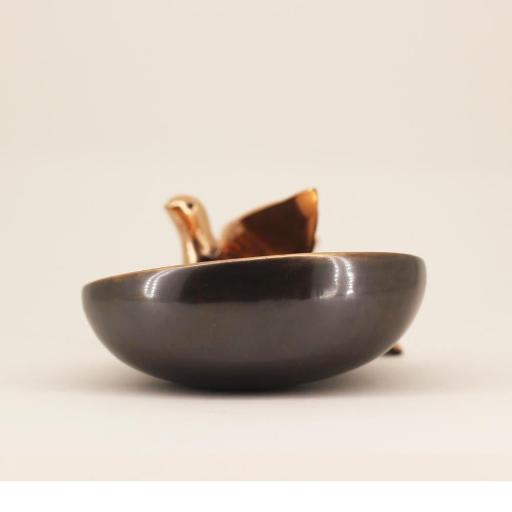 Sumptuous decorative bowl with bird.

Measures: 200 x 130 x 40mm.

Unique design and beautiful finish. The piece is entirely handcrafted with great skills and talent. Cast using very traditional techniques, the bird and inside of the bowls are