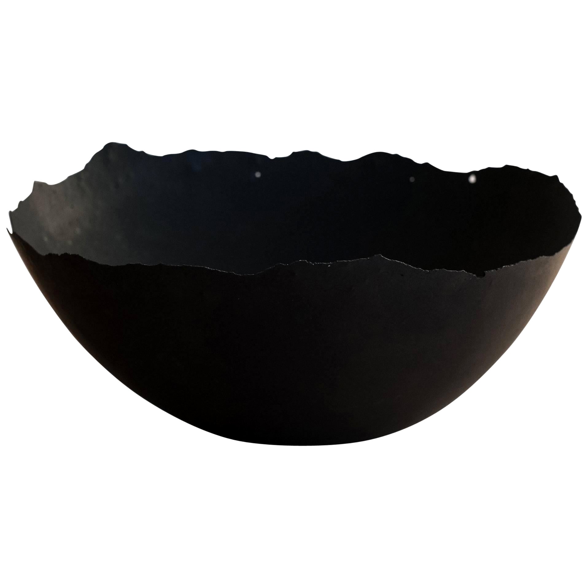 Bol en béton moulé fait à la main en noir par UMÉ Studio