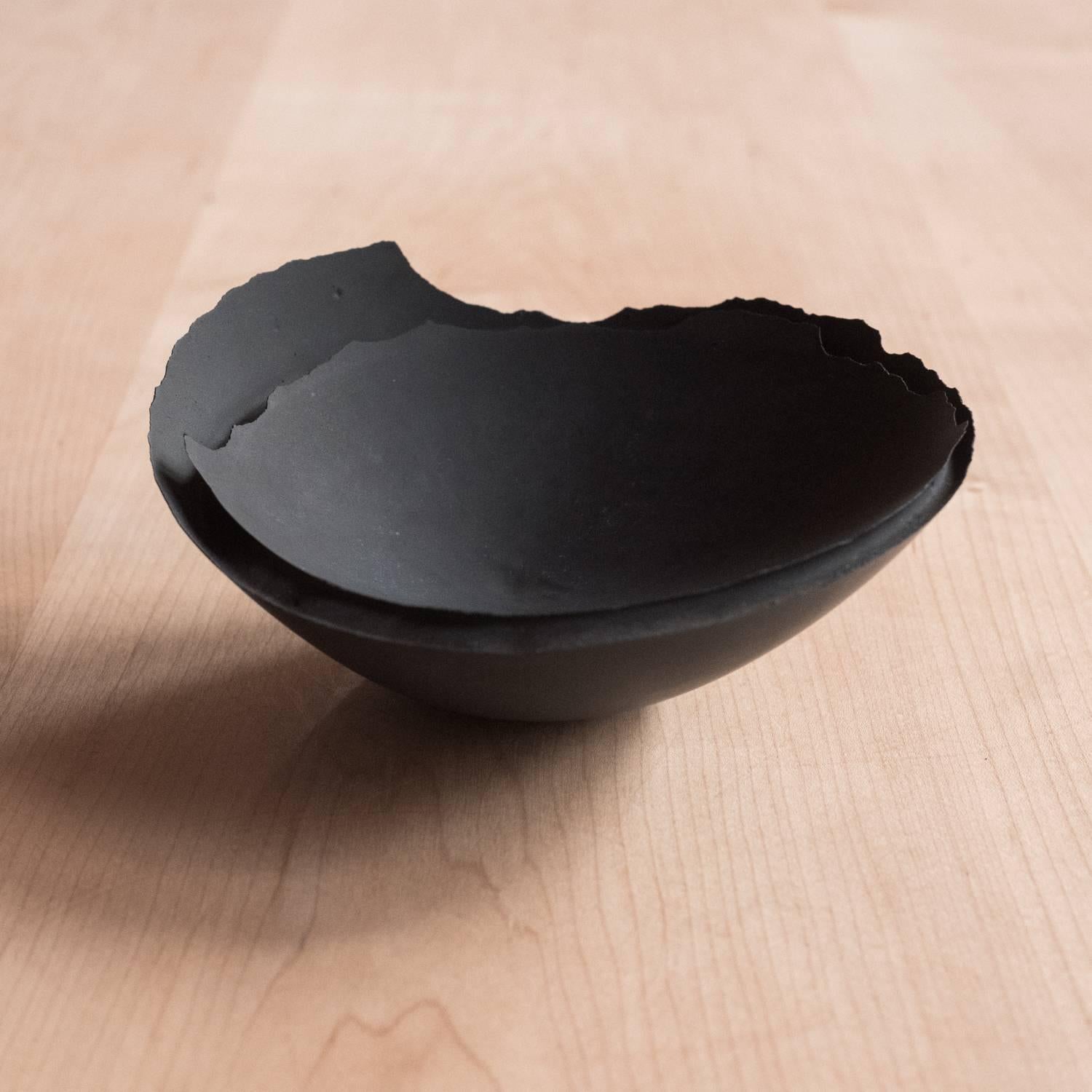Bol en béton moulé fait à la main en noir par UMÉ Studio, ensemble de six en vente 2