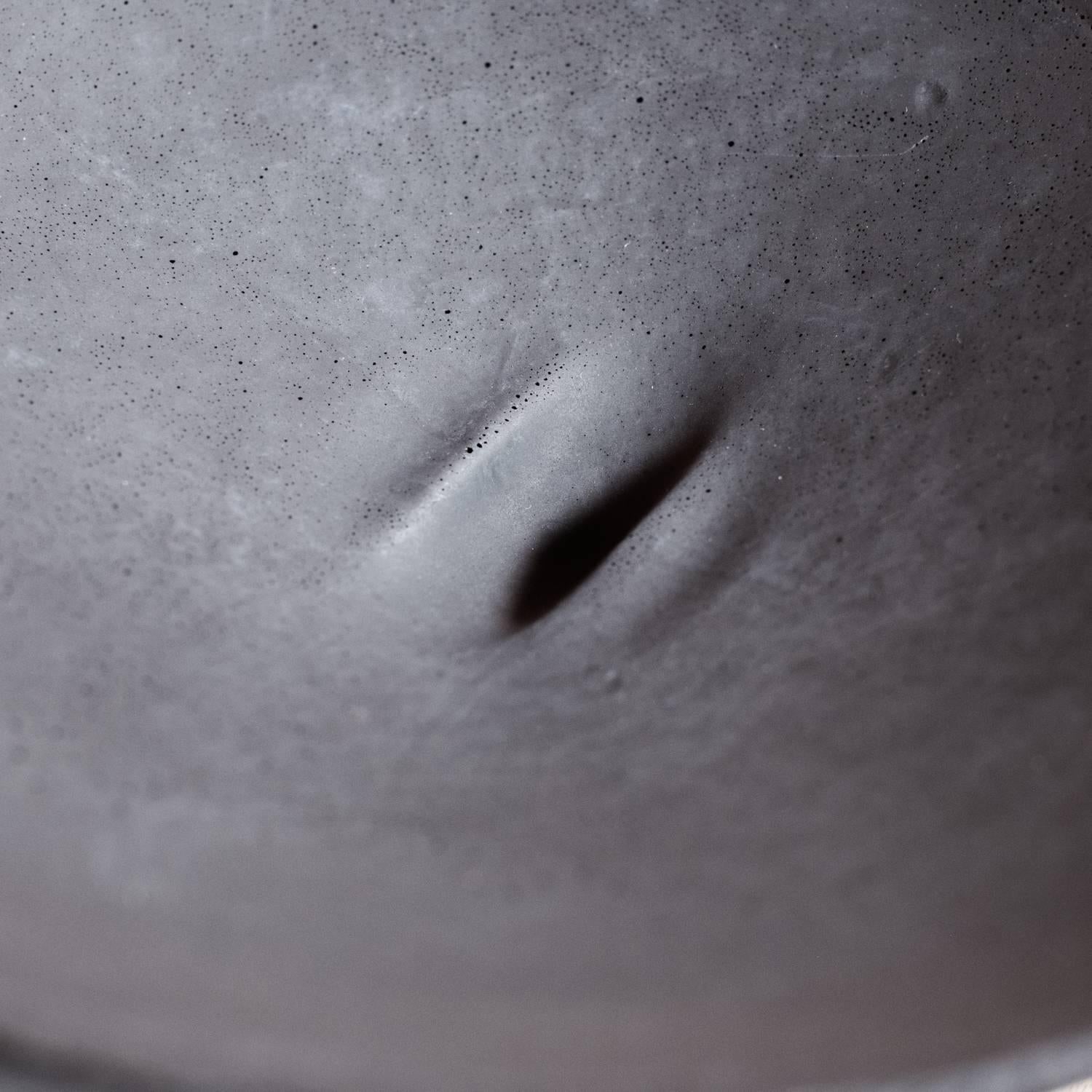 Bol en béton moulé fait à la main en noir par UMÉ Studio, ensemble de six en vente 11