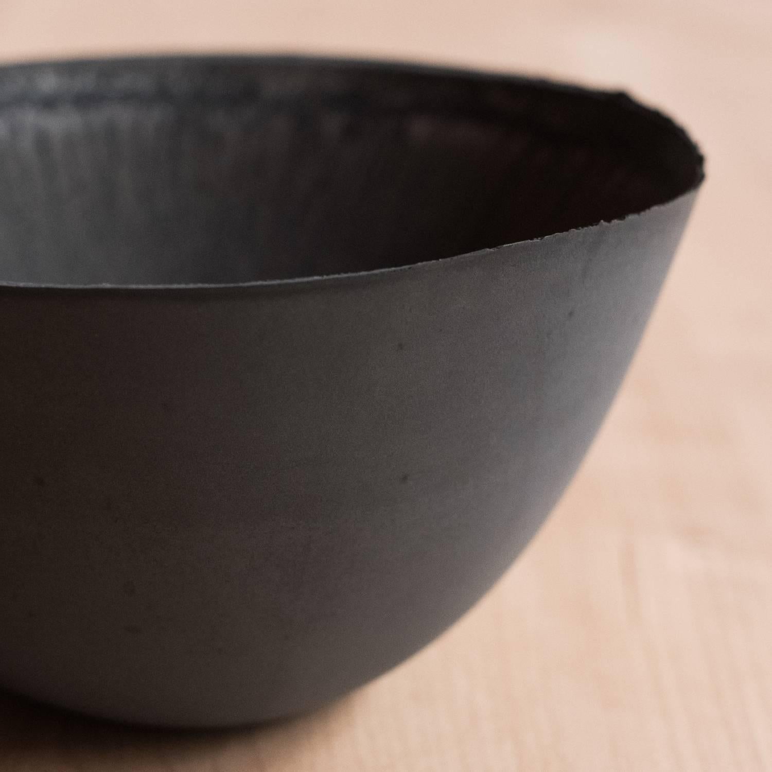Handmade Cast Concrete Bowl in Black Charcoal by UMÉ Studio For Sale 4