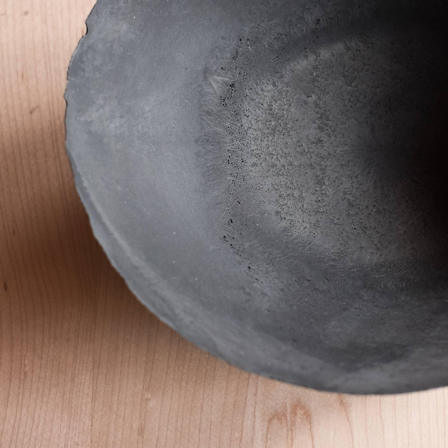 Handmade Cast Concrete Bowl in Black Charcoal by UMÉ Studio For Sale 4