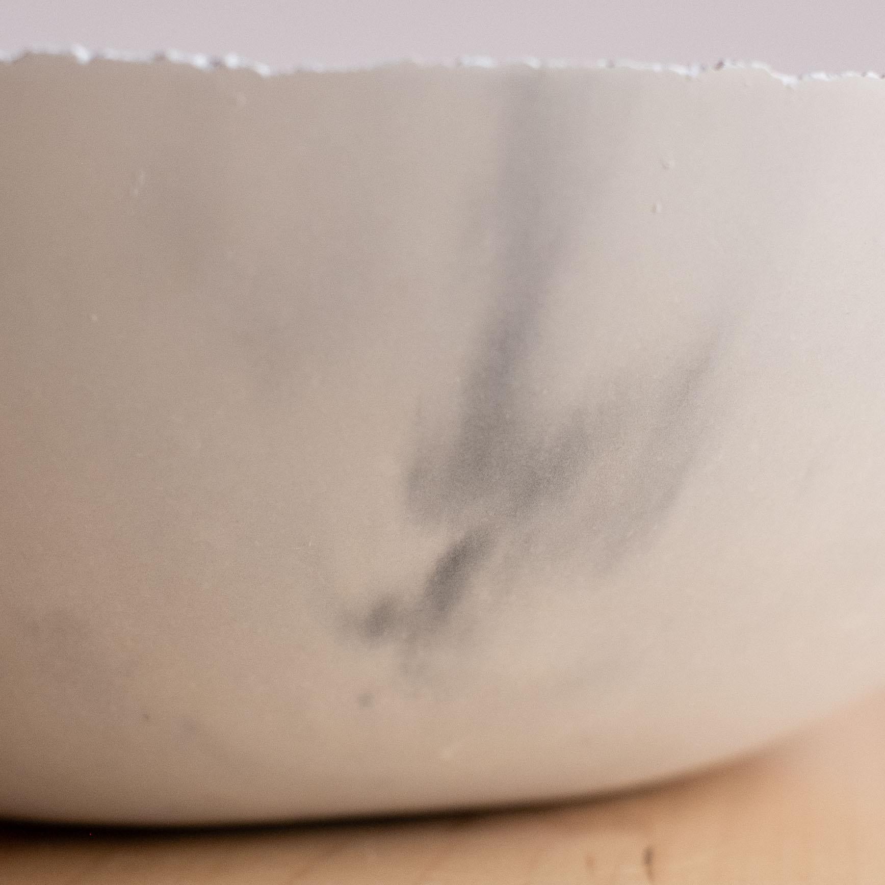 Handgefertigte Schale aus Gussbeton in Grau von UMÉ Studio im Angebot 3