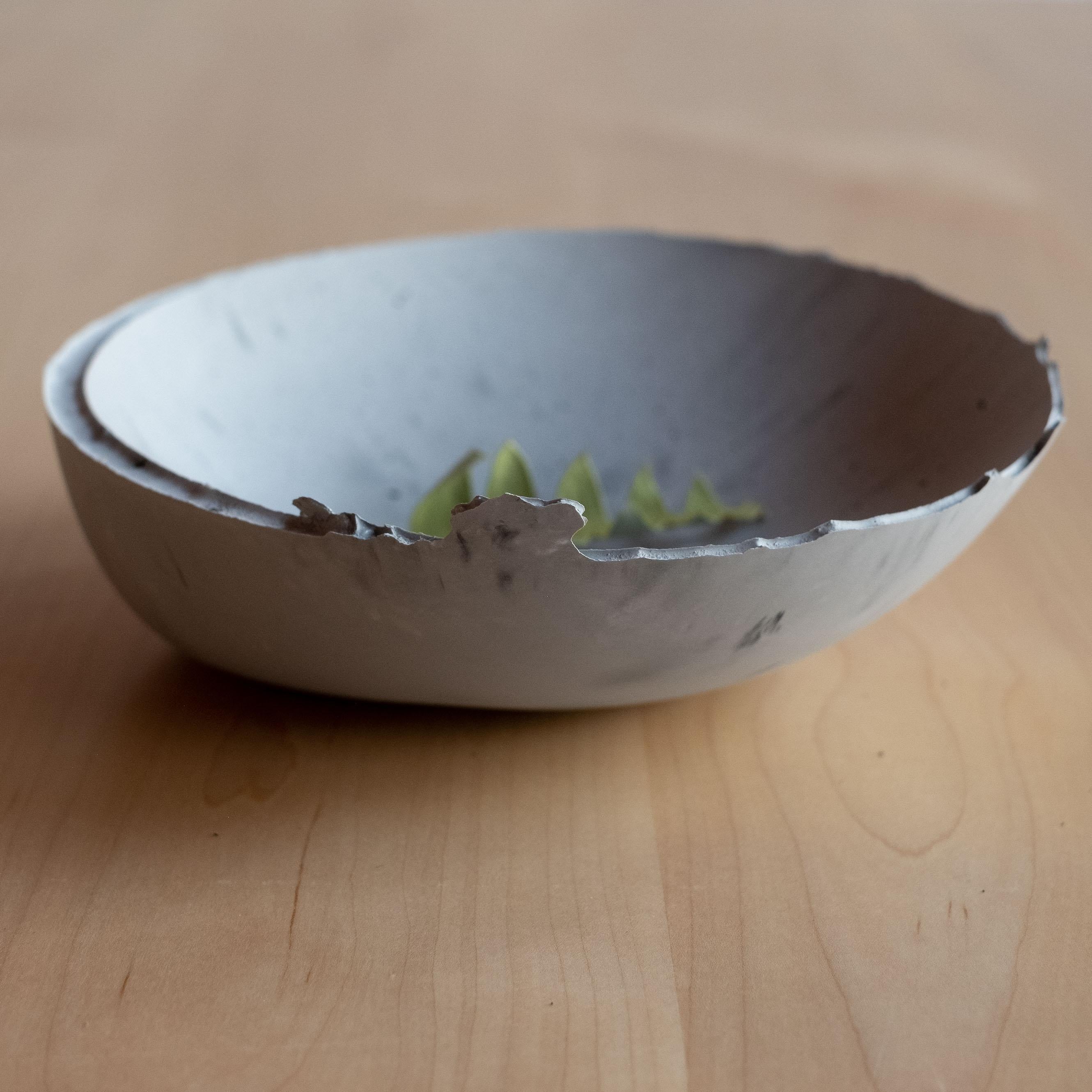Bol gris en béton moulé à la main par UME Studio en vente 3