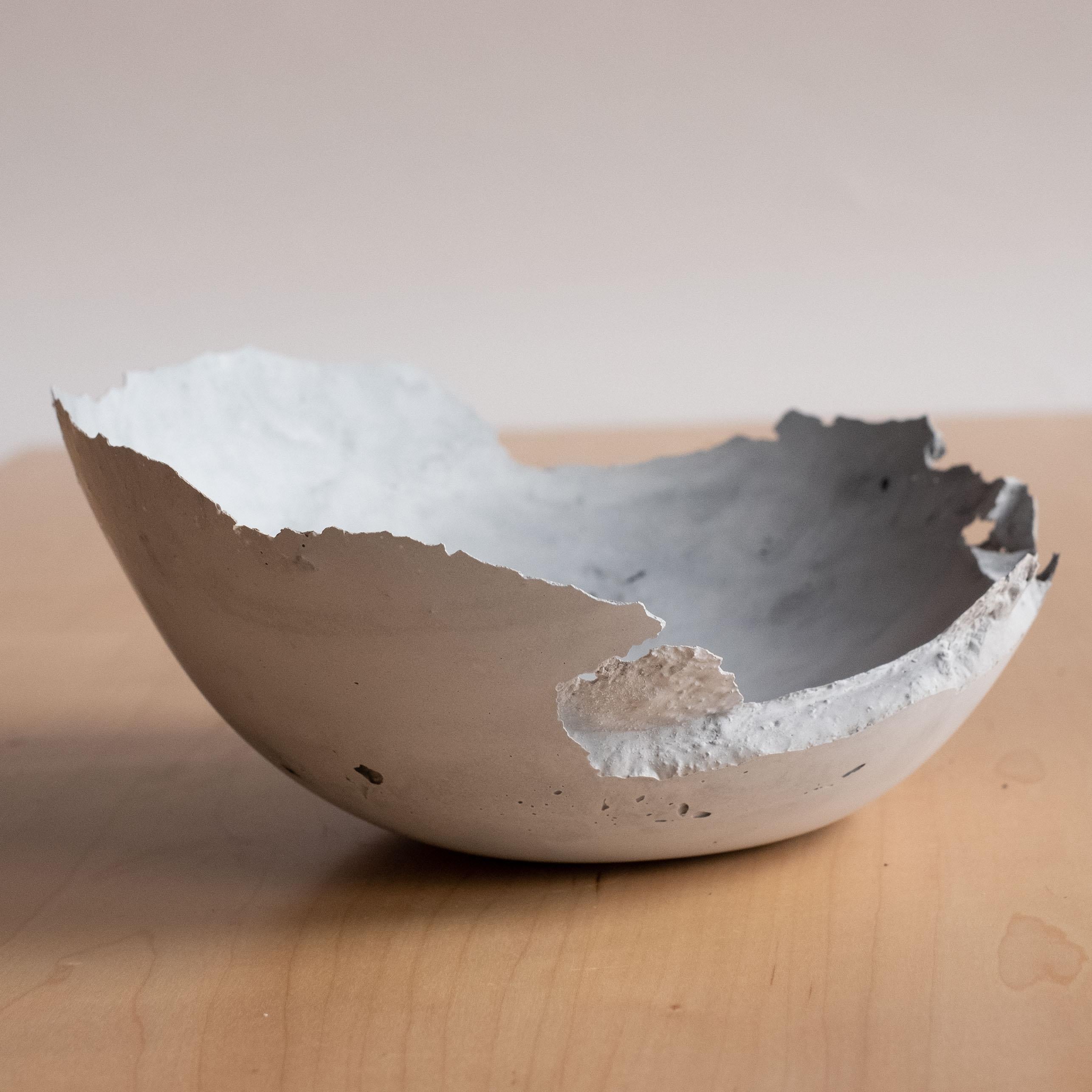 Handmade Cast Concrete Bowl in Grey by UME Studio in vendita 3