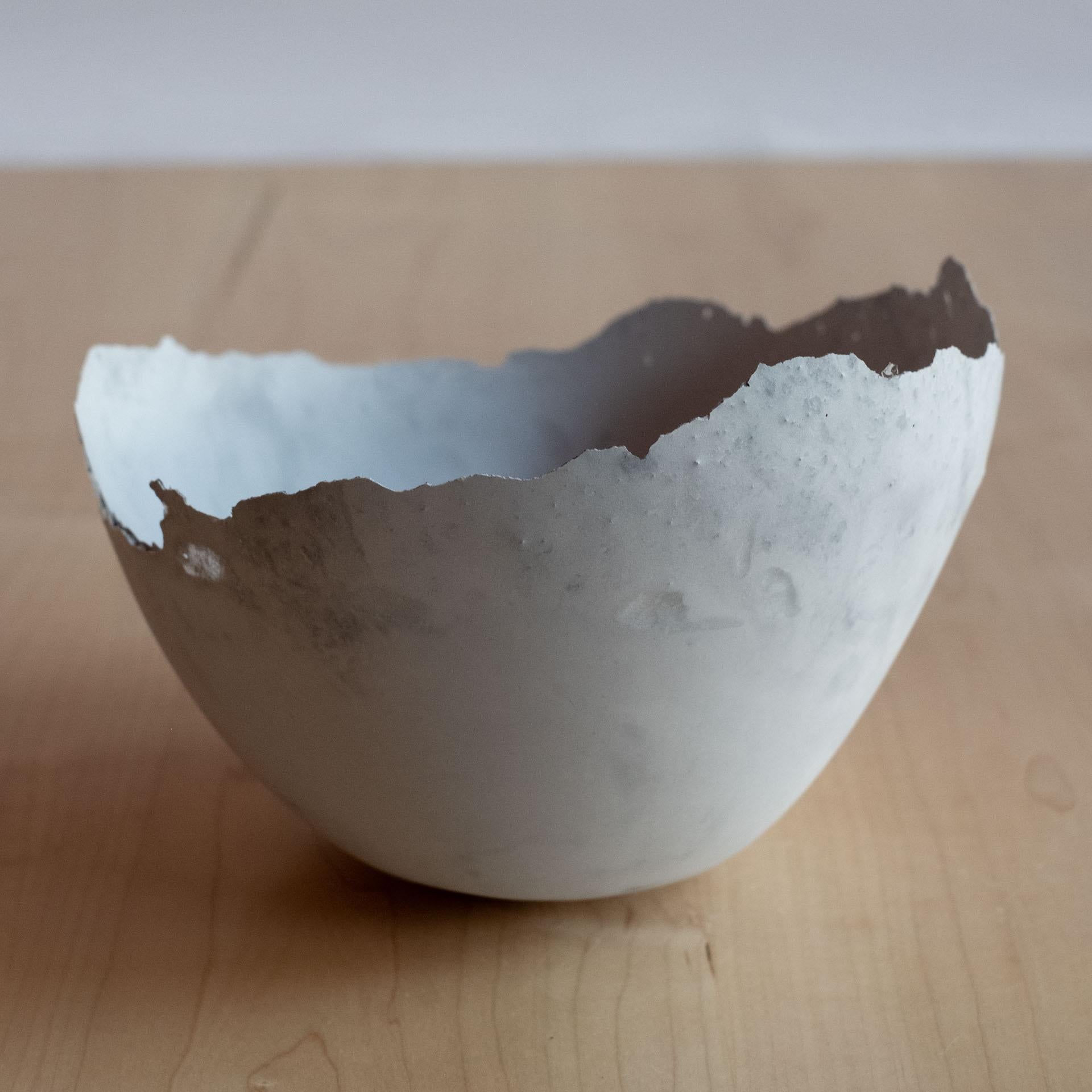 Bol gris en béton moulé à la main par UME Studio en vente 3
