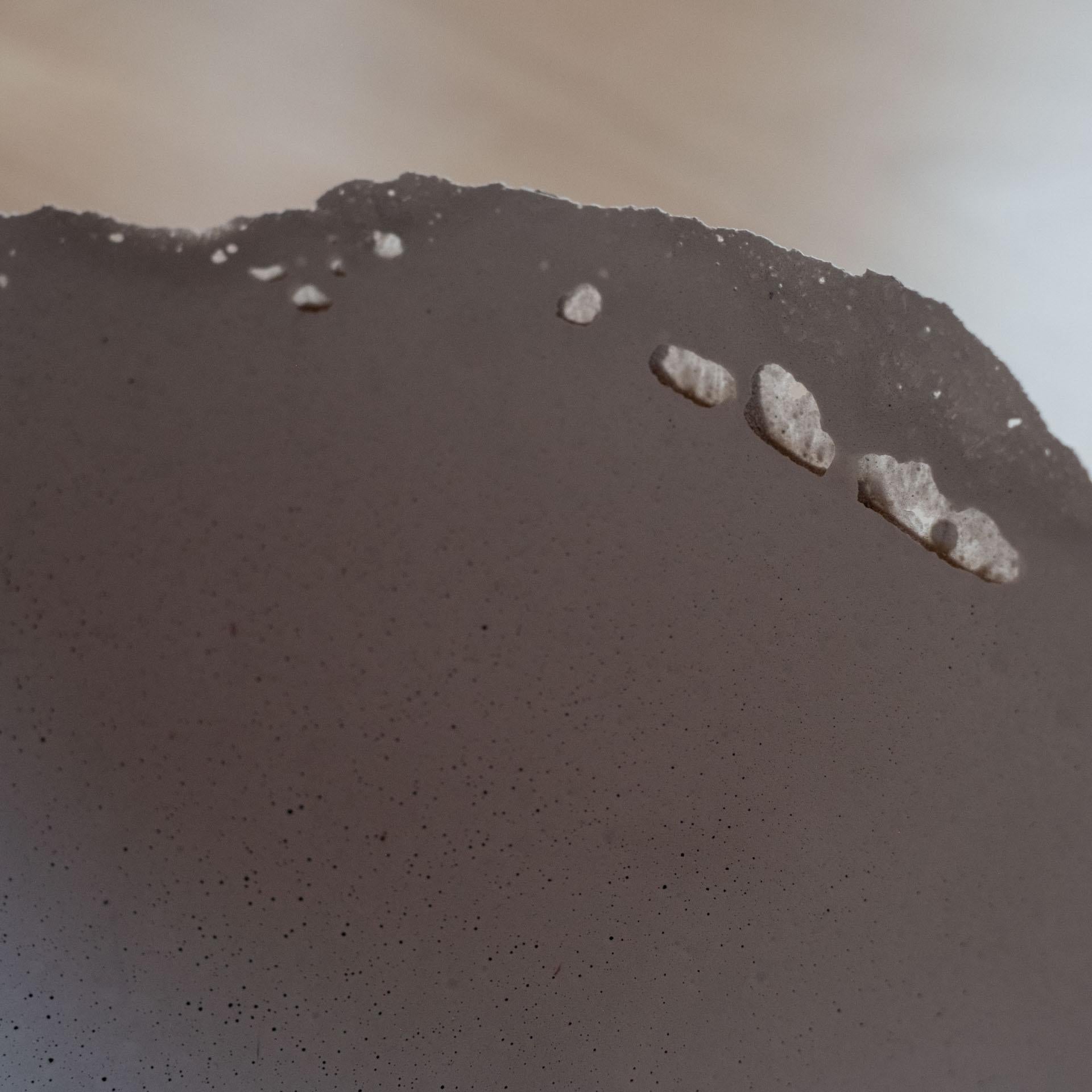 Ciotola in cemento fuso a mano in grigio di UME Studio A in vendita 4