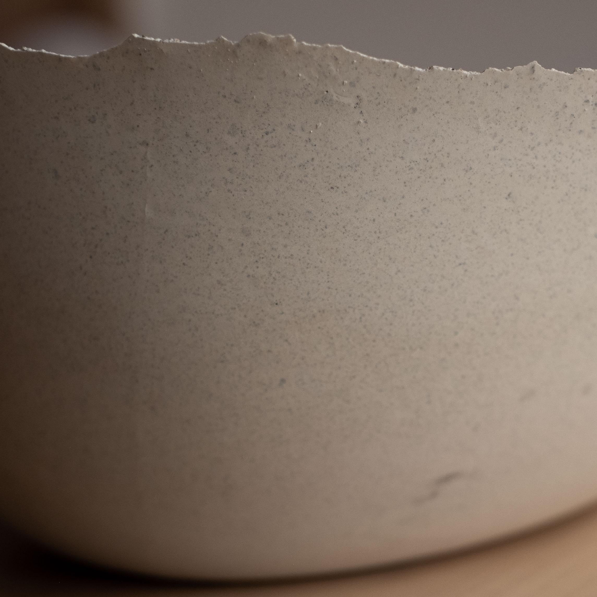 Bol gris en béton moulé à la main par UME Studio en vente 4