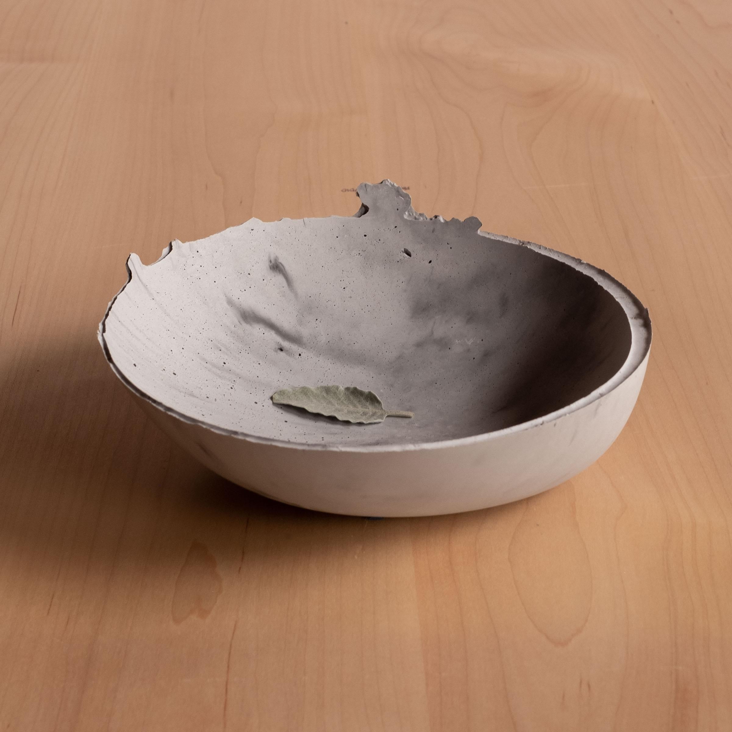 Bol gris en béton moulé à la main par UME Studio en vente 5