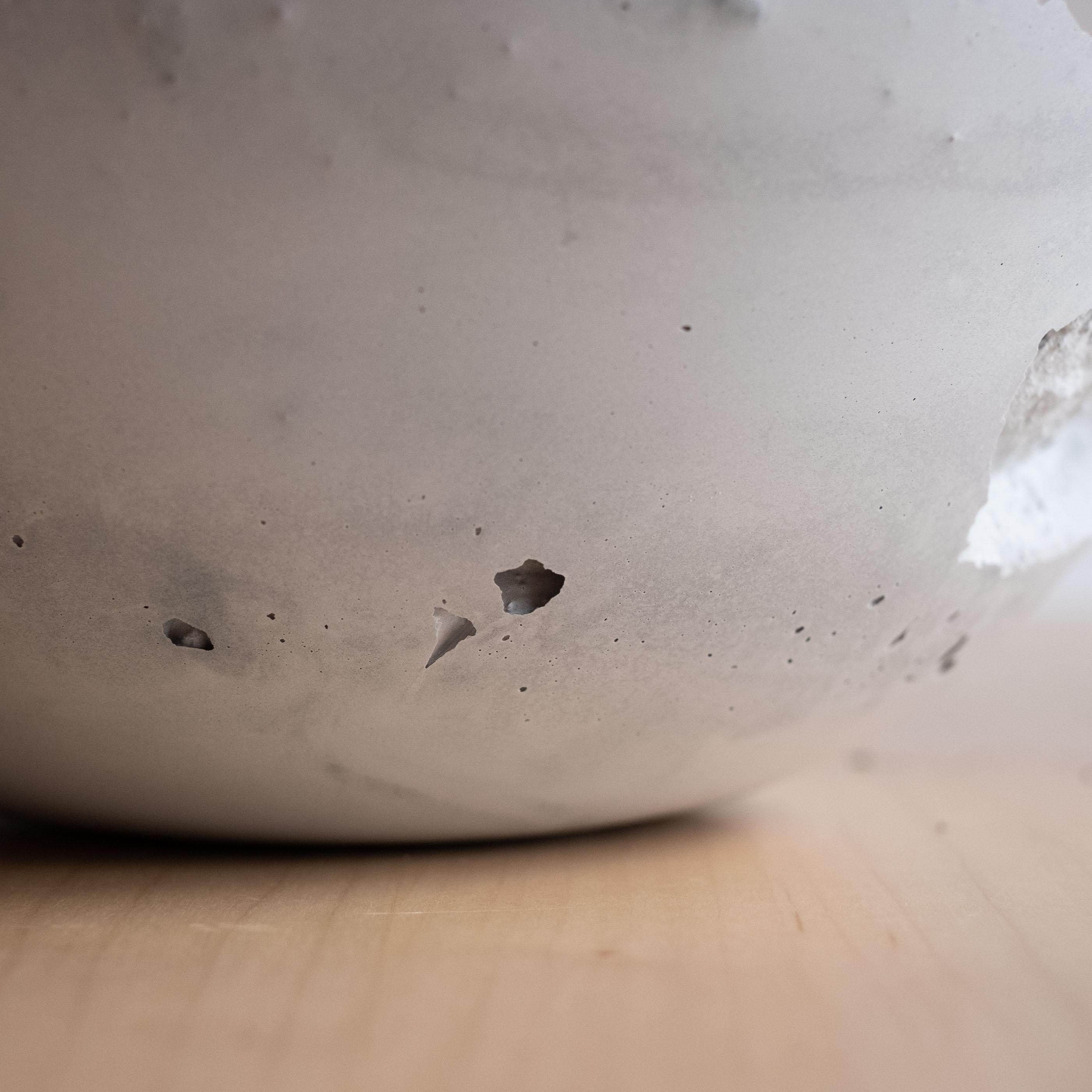 Handmade Cast Concrete Bowl in Grey by UME Studio in vendita 5