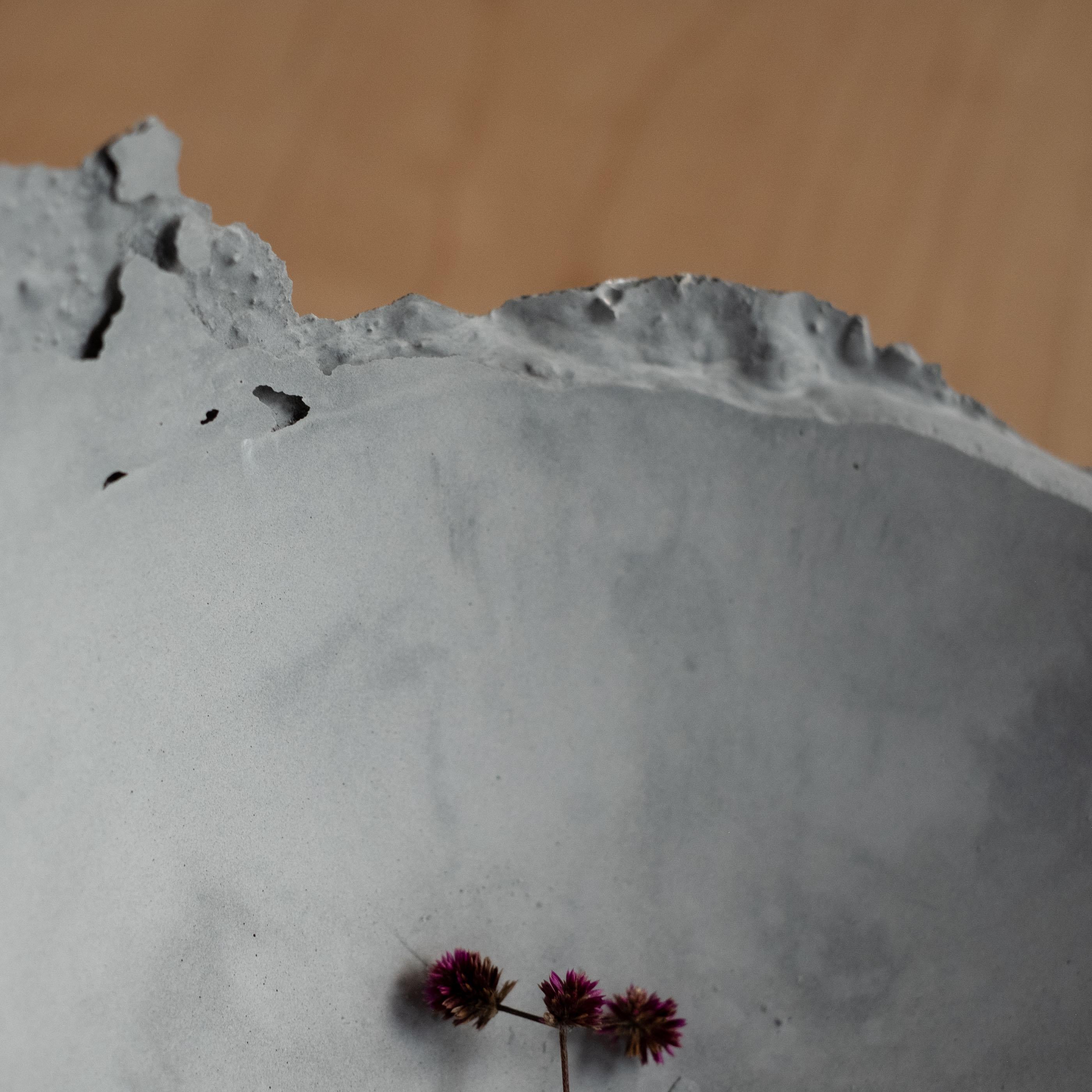 Bol gris en béton moulé à la main par UME Studio en vente 5