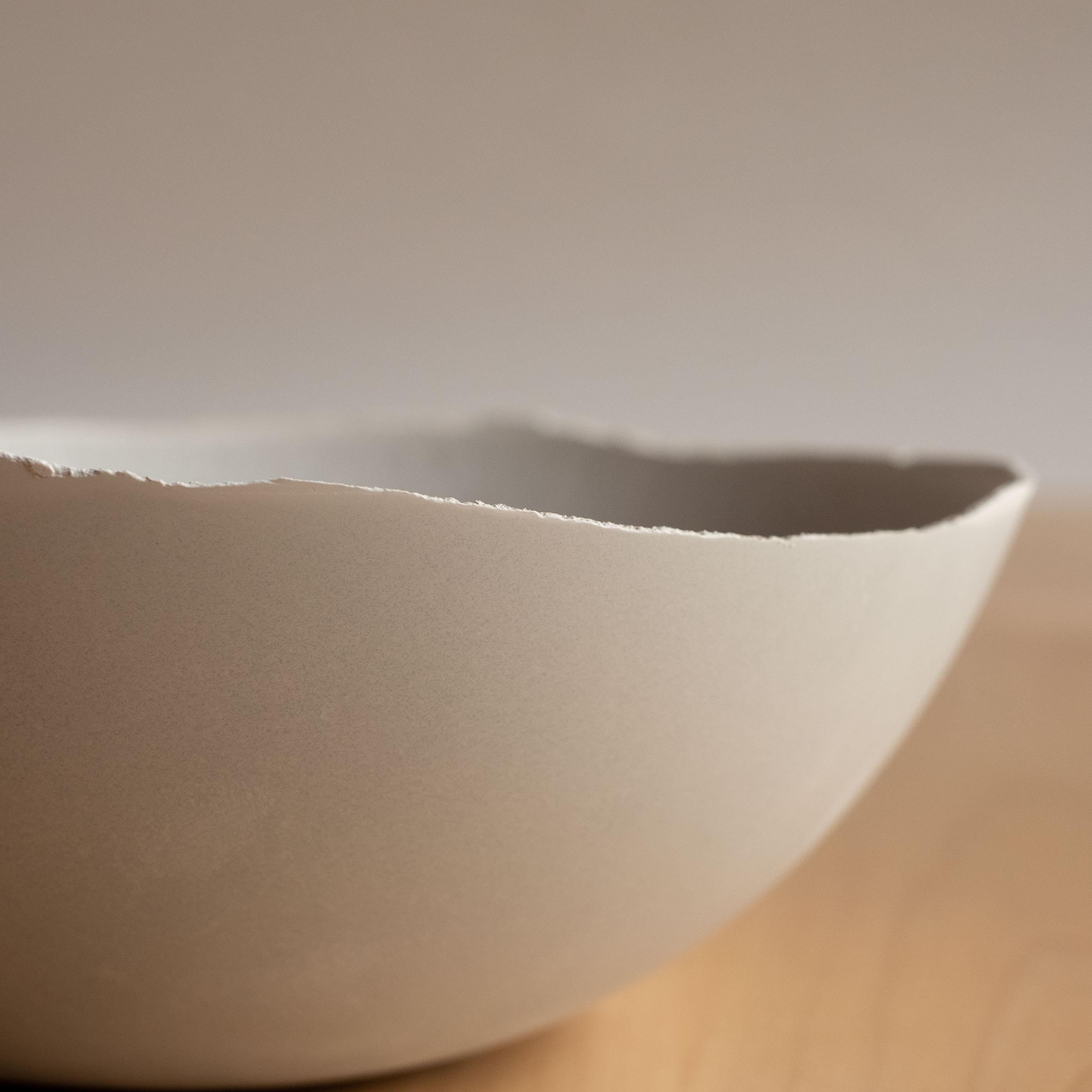 Bol gris en béton moulé à la main par UME Studio en vente 6