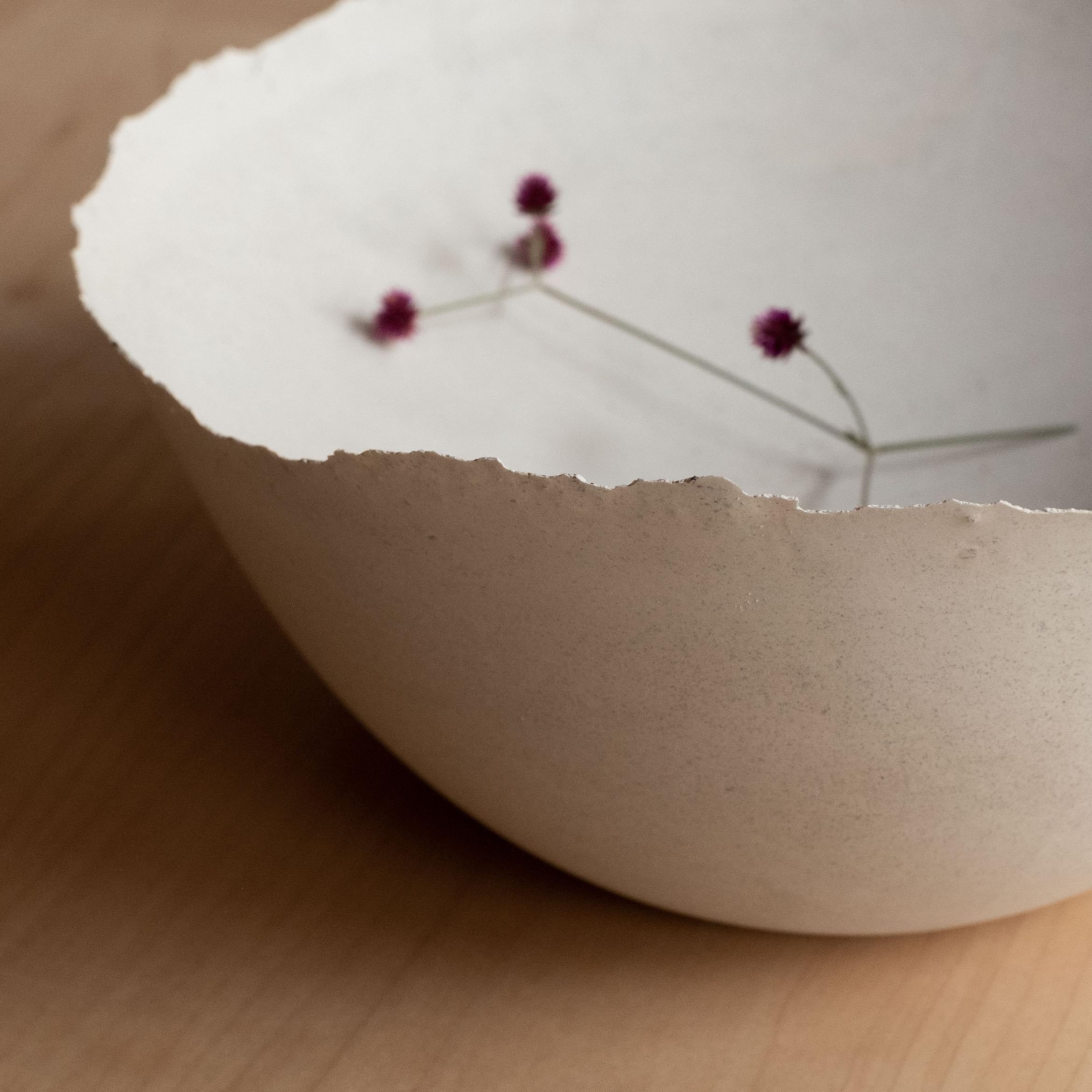 Bol gris en béton moulé à la main par UME Studio en vente 7