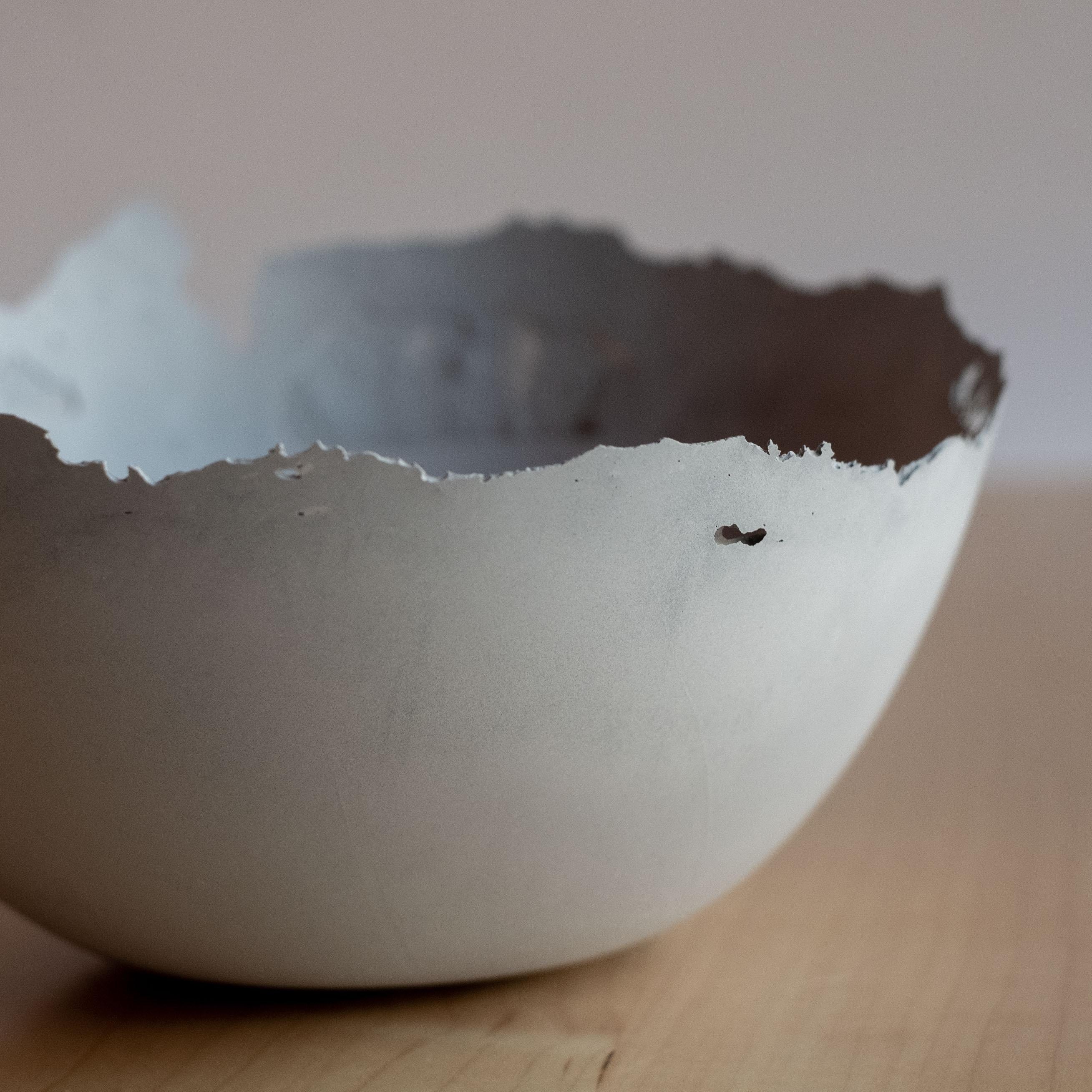 Bol gris en béton moulé à la main par UME Studio en vente 7
