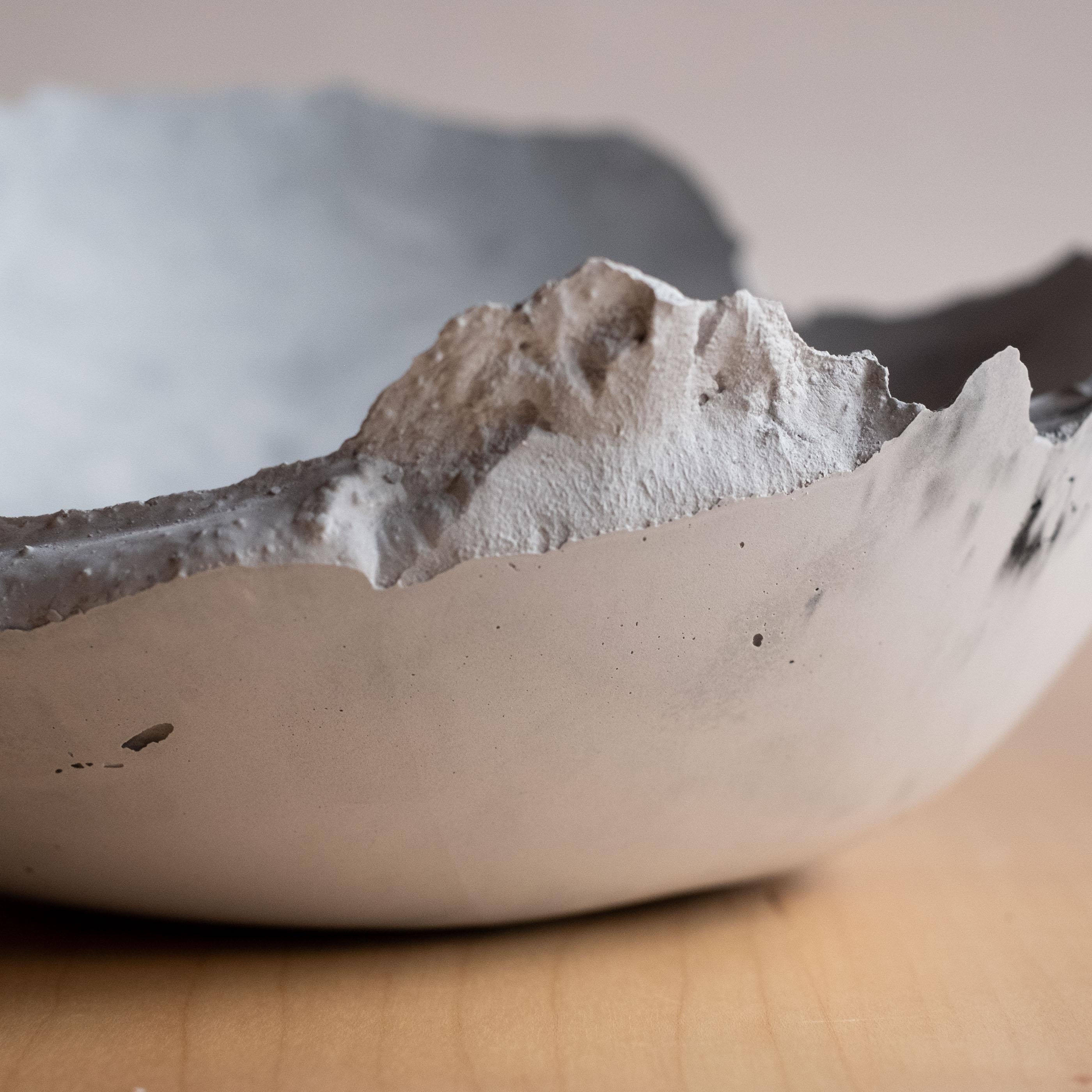 Handmade Cast Concrete Bowl in Grey by UME Studio in vendita 7