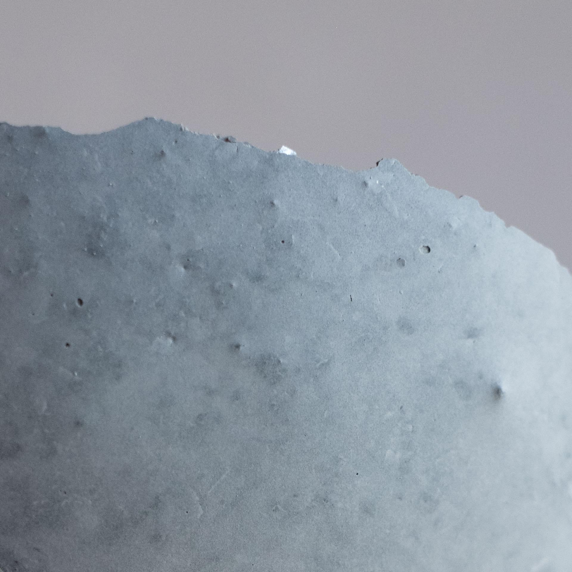 Bol gris en béton moulé à la main par UME Studio en vente 7