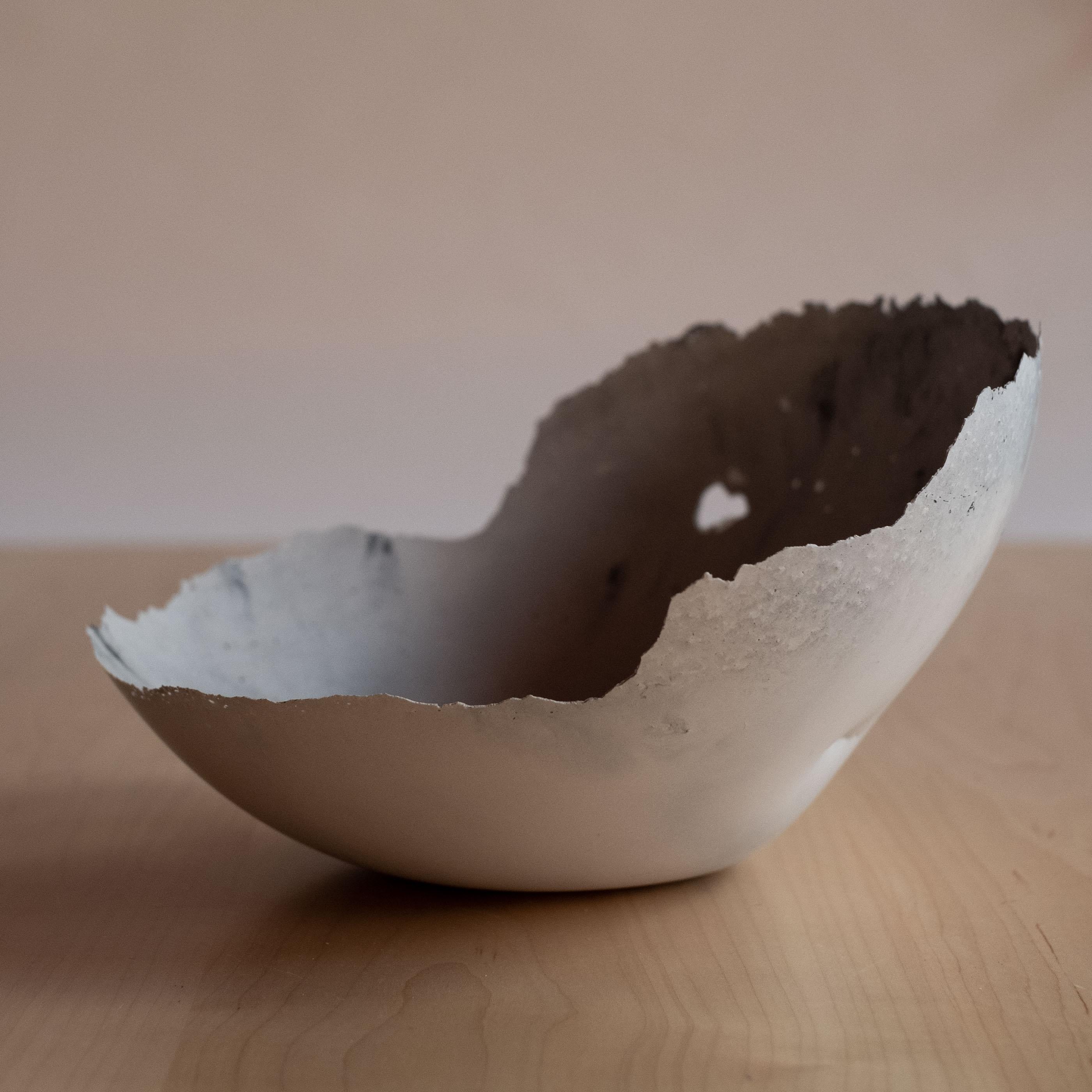 Bol gris en béton moulé à la main par UME Studio en vente 7