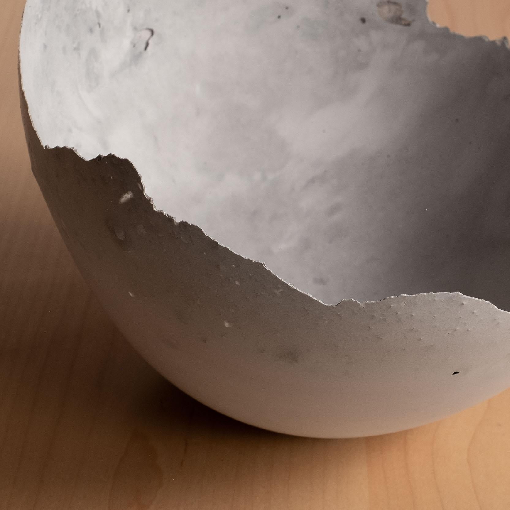 Bol gris en béton moulé à la main par UME Studio en vente 7