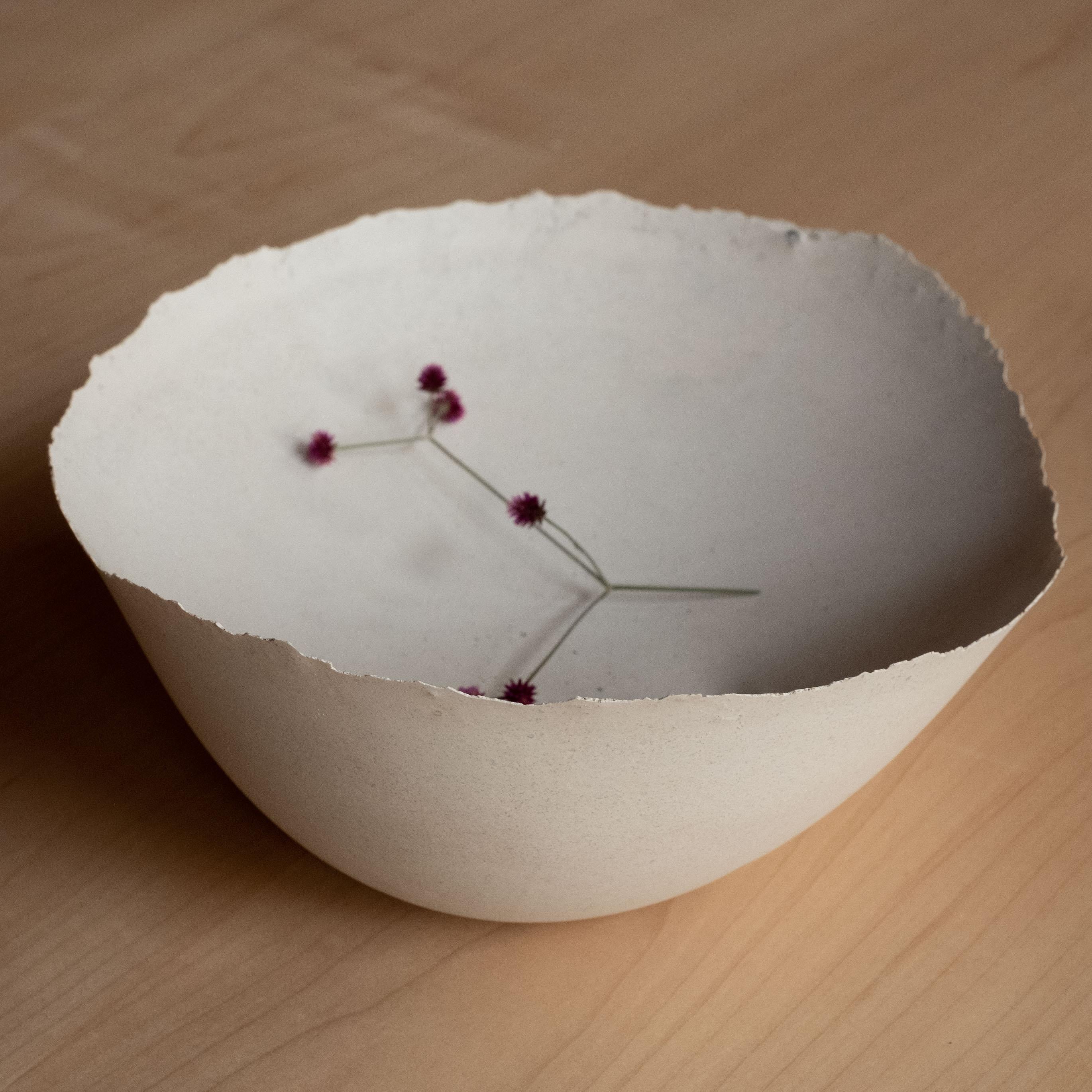 Bol gris en béton moulé à la main par UME Studio en vente 8