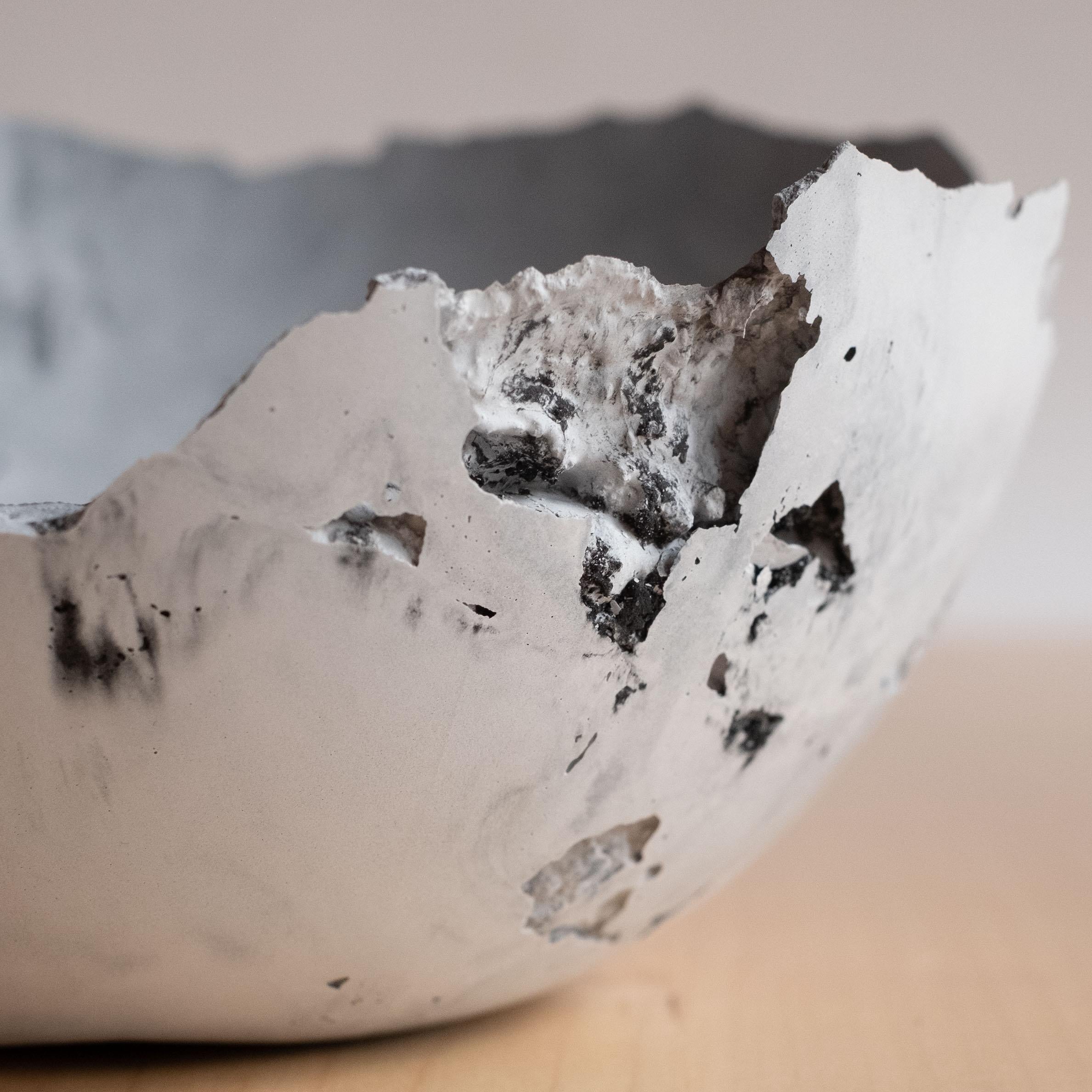 Handmade Cast Concrete Bowl in Grey by UME Studio in vendita 8