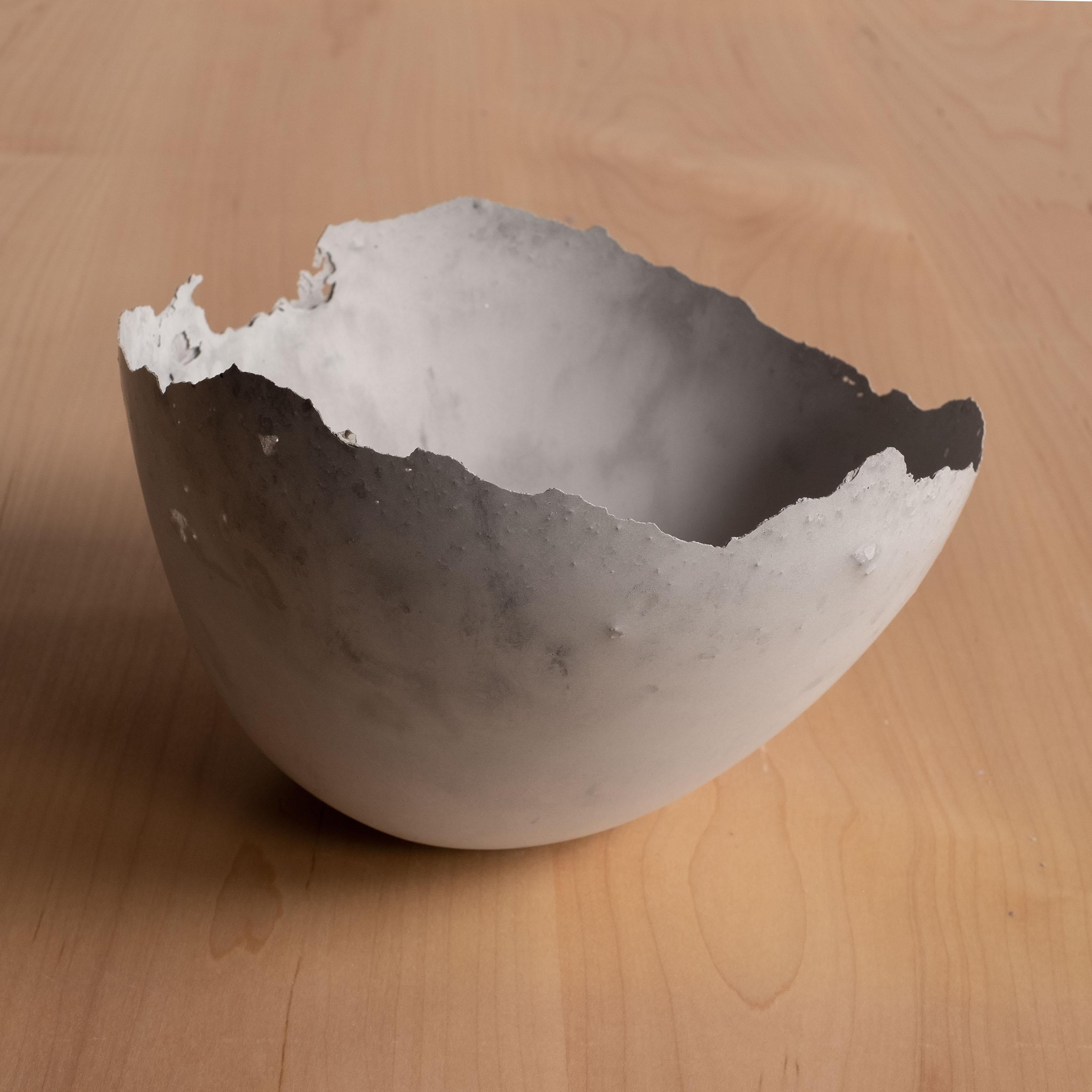 Bol gris en béton moulé à la main par UME Studio en vente 8