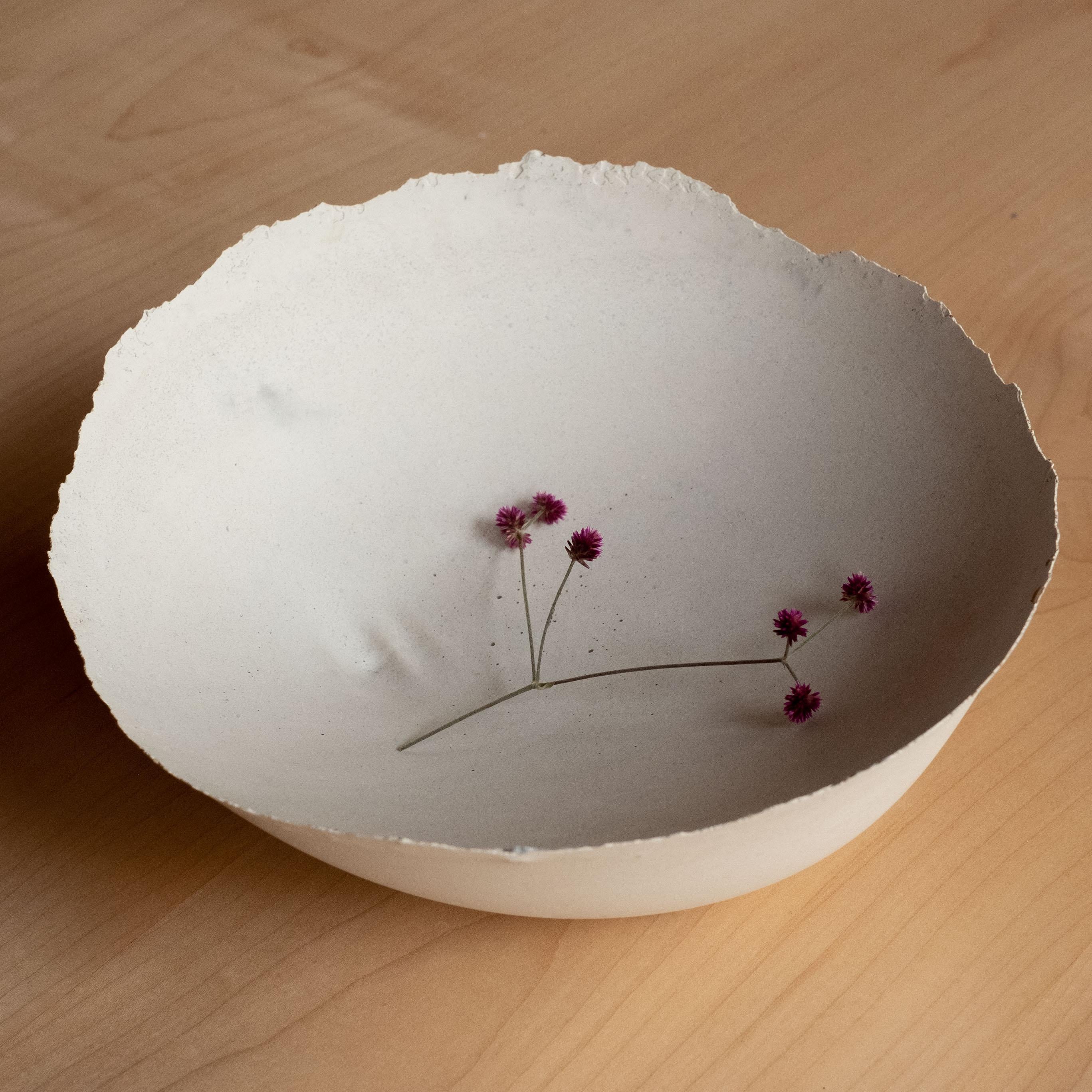 Bol gris en béton moulé à la main par UME Studio en vente 9