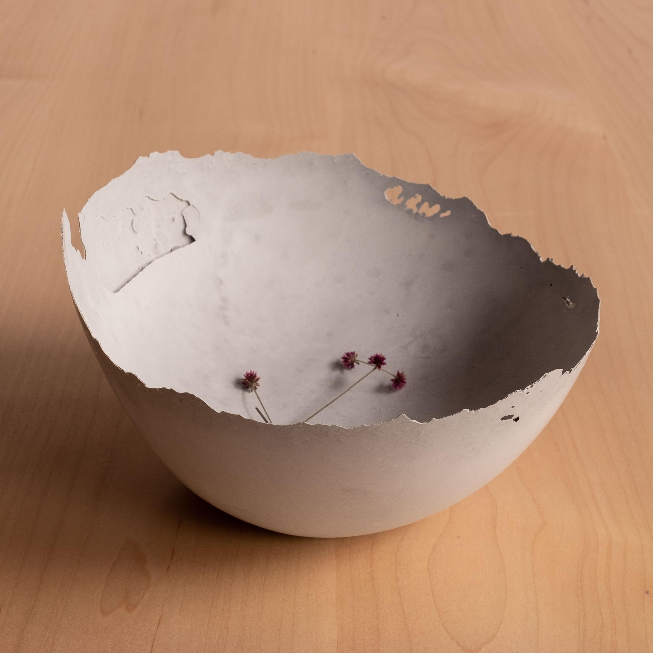 Bol gris en béton moulé à la main par UME Studio en vente 9