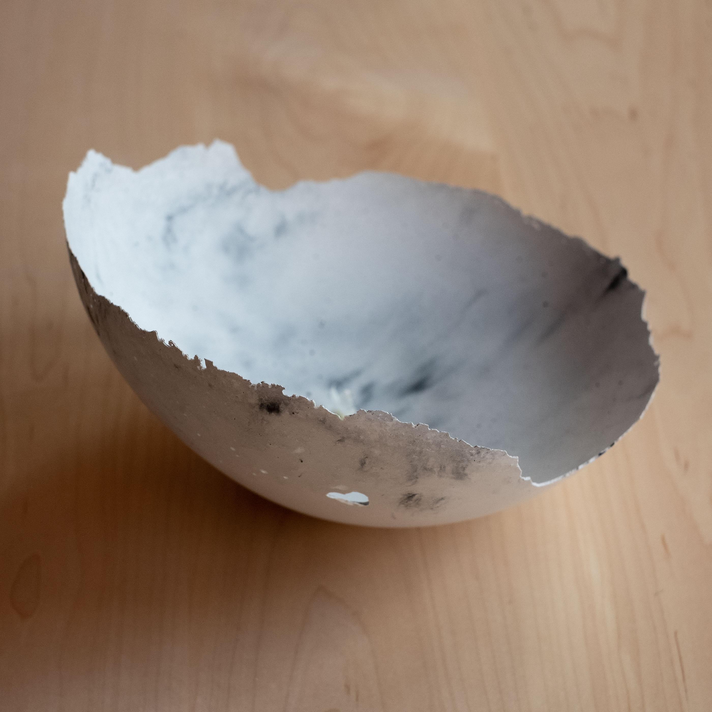Bol gris en béton moulé à la main par UME Studio en vente 9
