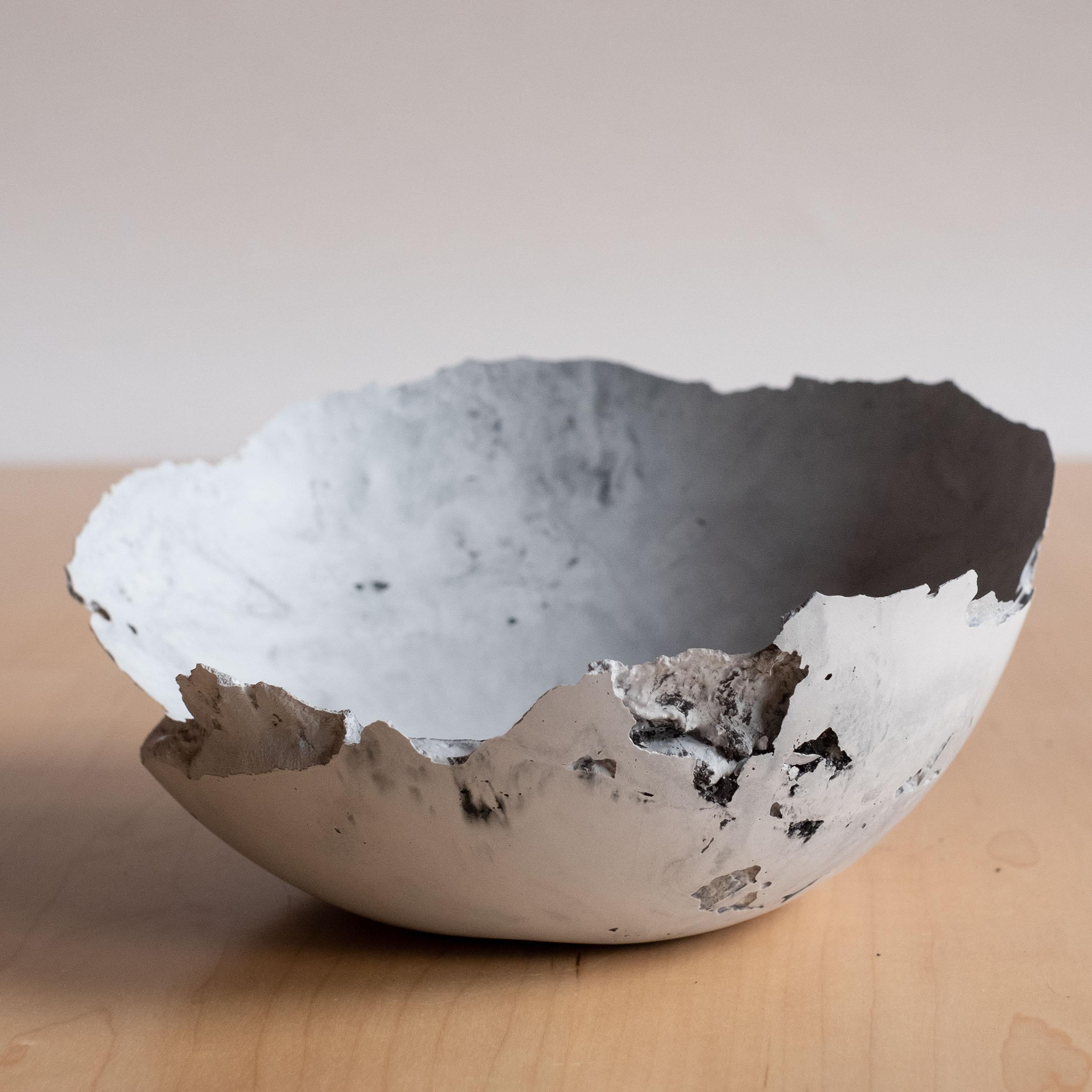 Handmade Cast Concrete Bowl in Grey by UME Studio in vendita 10