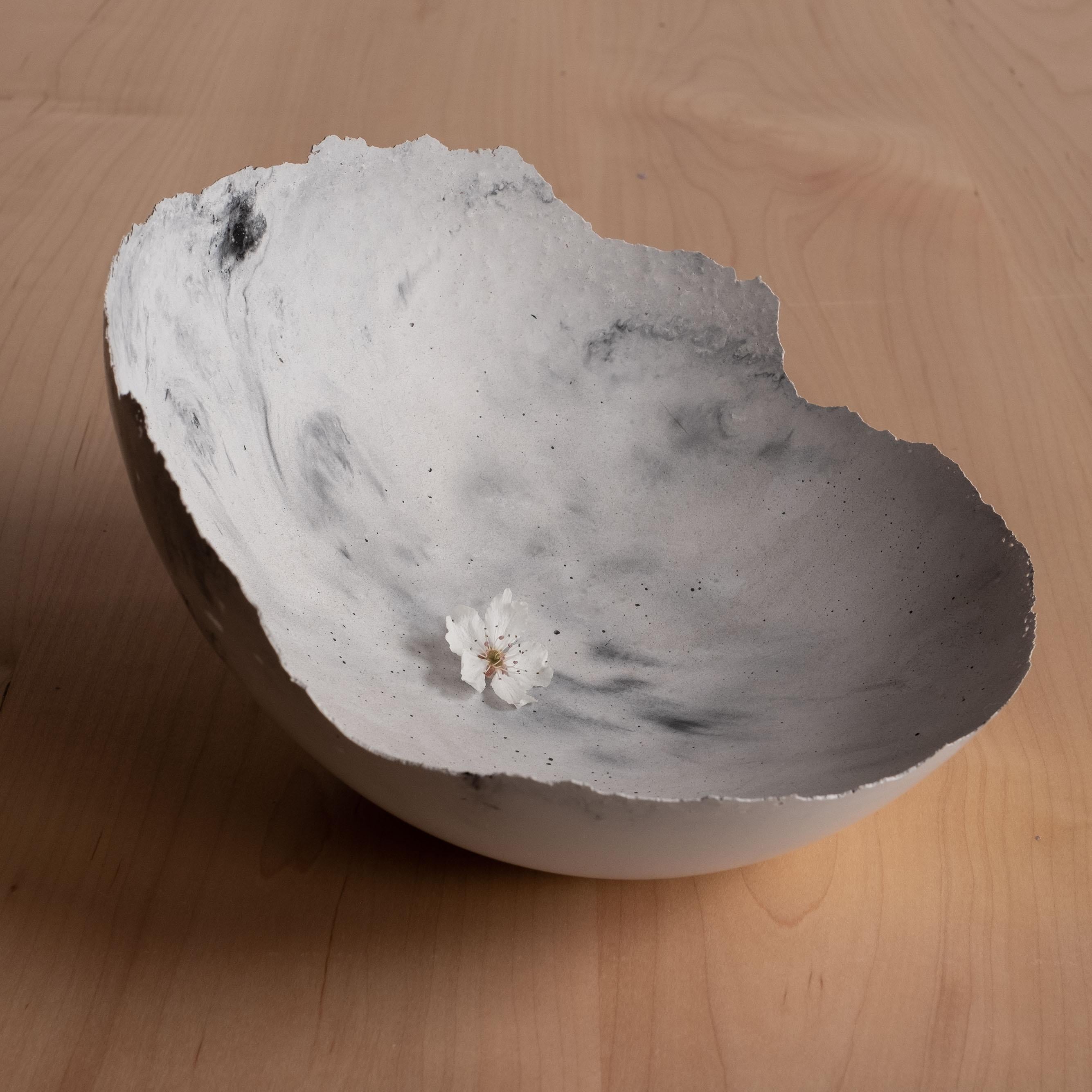 Bol gris en béton moulé à la main par UME Studio en vente 10