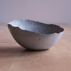 Handgefertigte Schale aus Gussbeton in Grau von UMÉ Studio