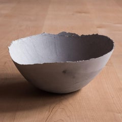 Bol en béton moulé gris fait à la main par UMÉ Studio
