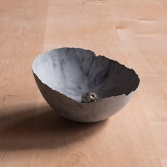 Ciotola in cemento fuso a mano in grigio di UMÉ Studio