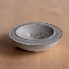 Cuenco de hormigón gris hecho a mano por UMÉ Studio