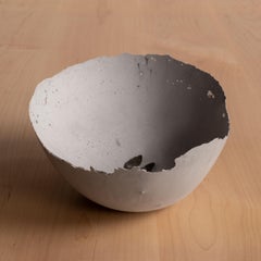 Handgefertigte Schale aus Gussbeton in Grau von UMÉ Studio