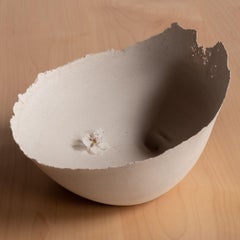 Cuenco de hormigón gris hecho a mano por UMÉ Studio