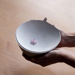 Bol gris en béton moulé à la main par UME Studio