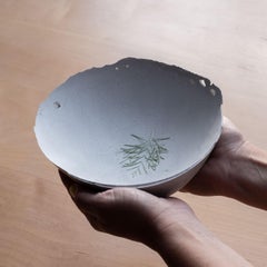 Bol gris en béton moulé à la main par UME Studio