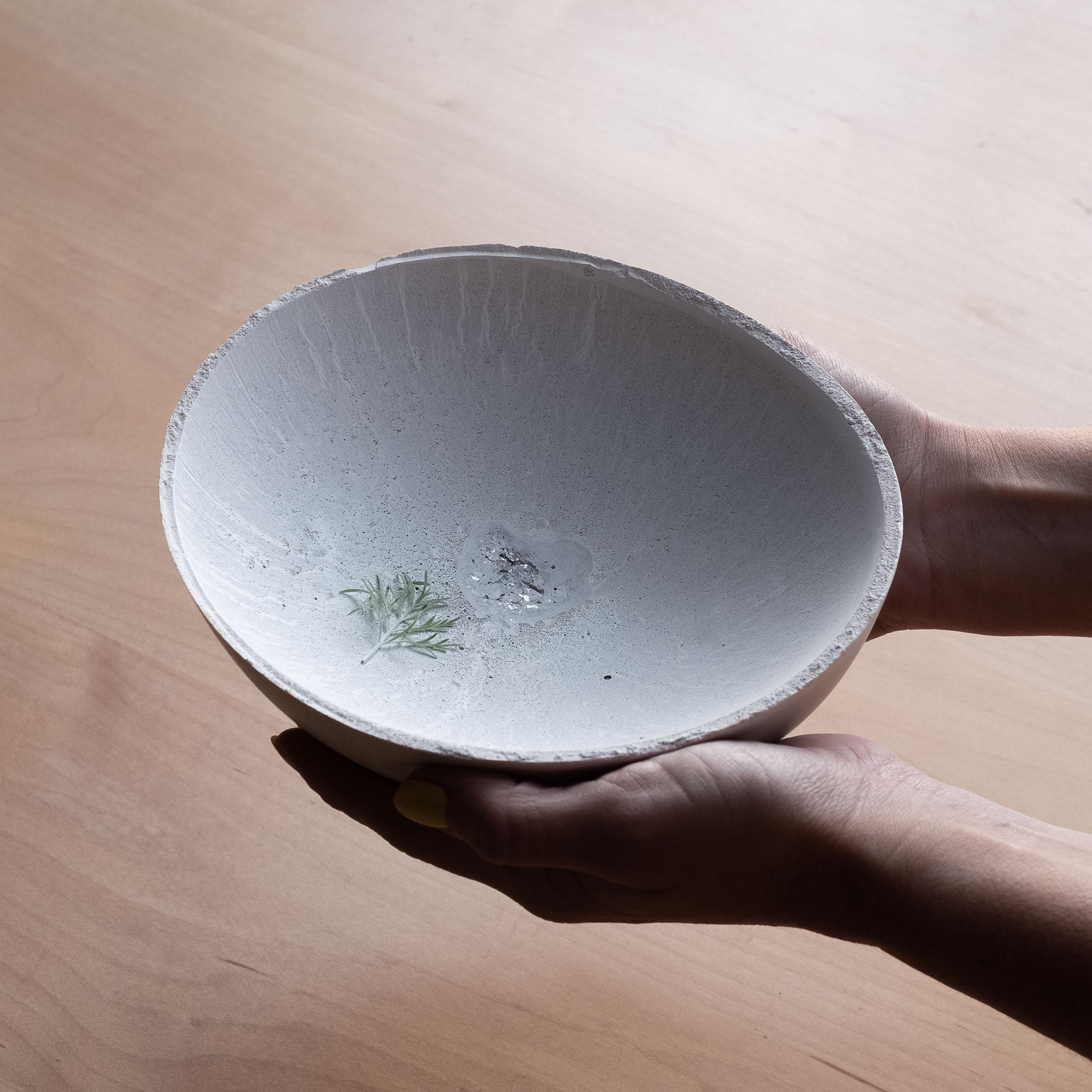 An edition of 150 unique bowls, the concrete Series by UMÉ Studio expresses the tension between heavy concrete and its delicate edge generated by hand pouring. While one assumes concrete should be strong and durable, it is, at its core, fragile.