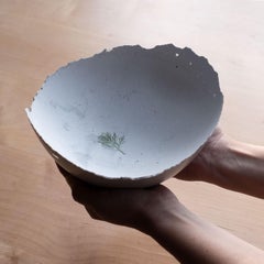 Handgefertigte Schale aus Gussbeton in Grau von UME Studio